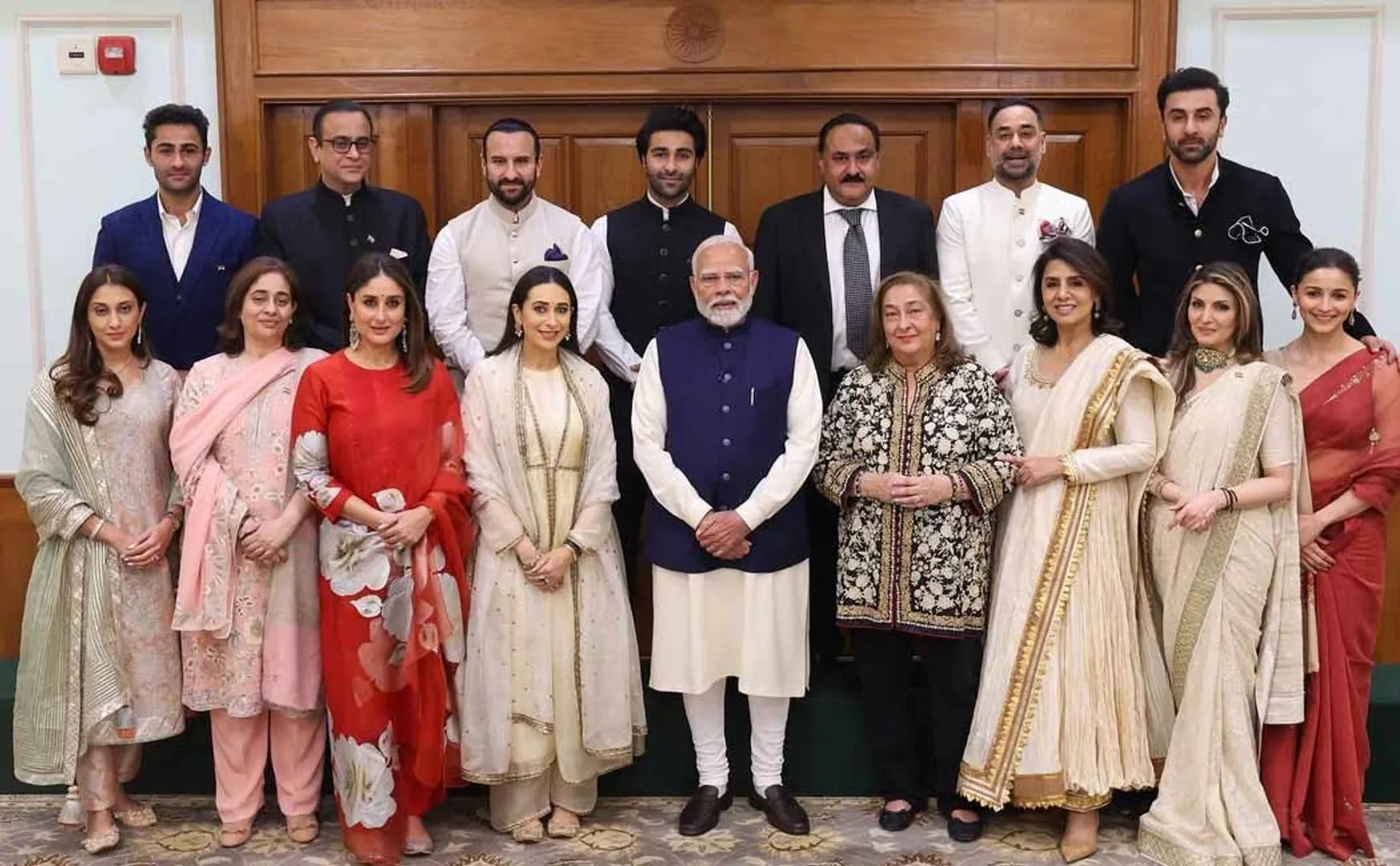 raj kapoor families invite modi to his rajkumar 100th film festival