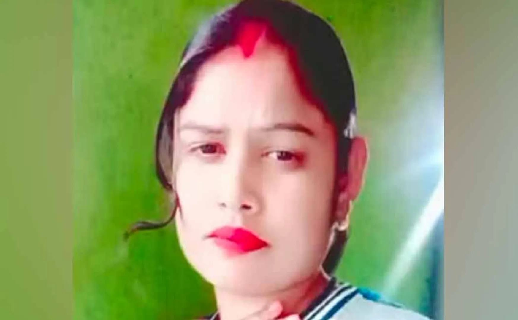 Incident happened mother in front of daughters by instagram reels comments