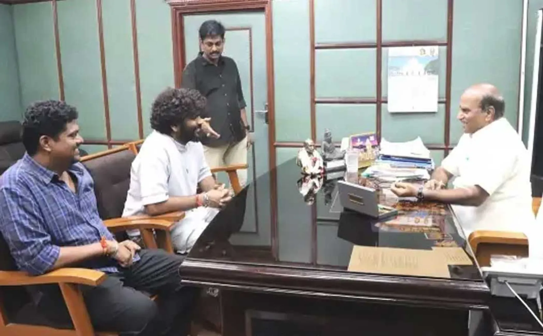 vignesh shivan meet pudhucherry minister