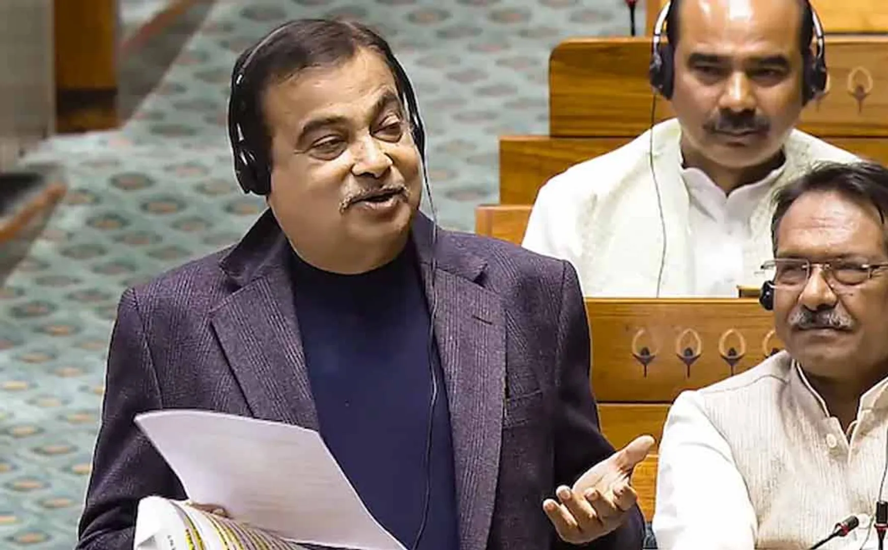  Union Minister Nithin gadkari says Trying to hide his face in international conference