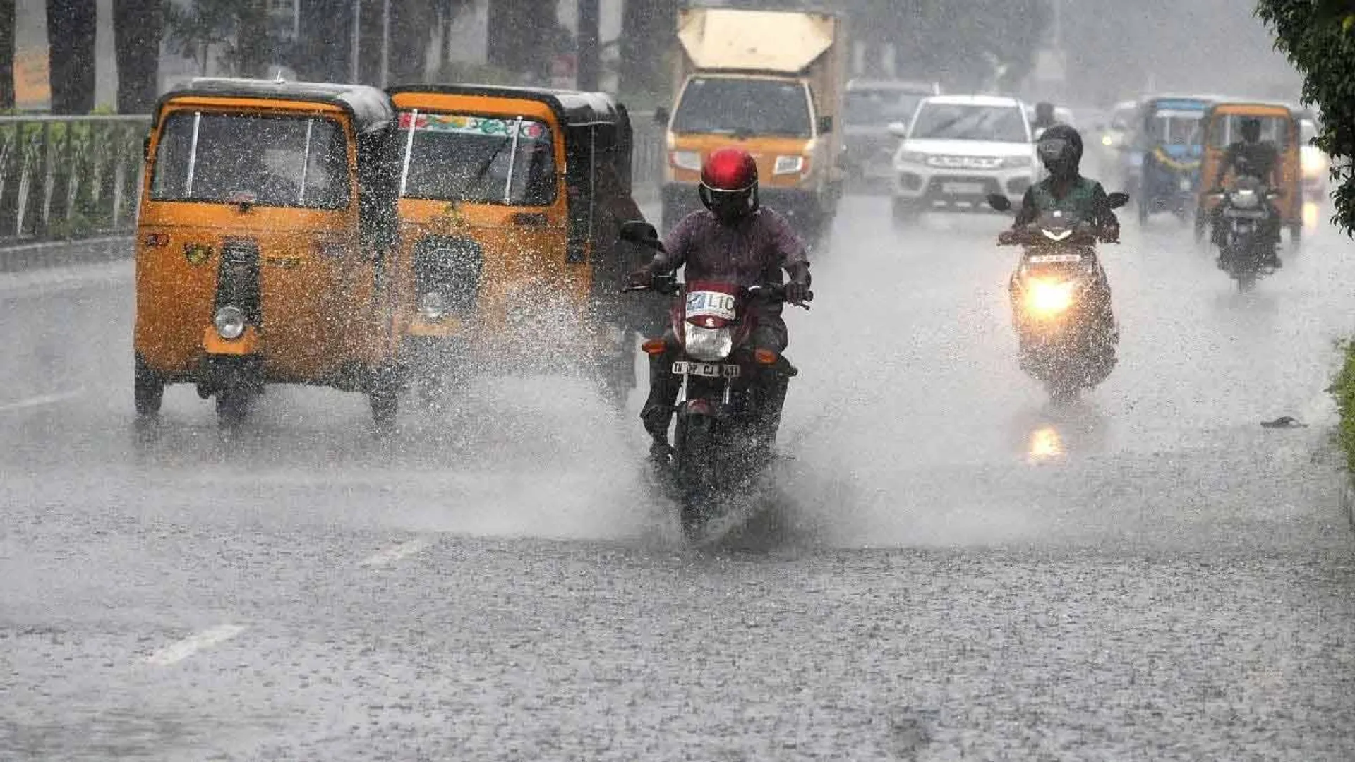 Rain echoes; Holidays for schools and colleges in two districts