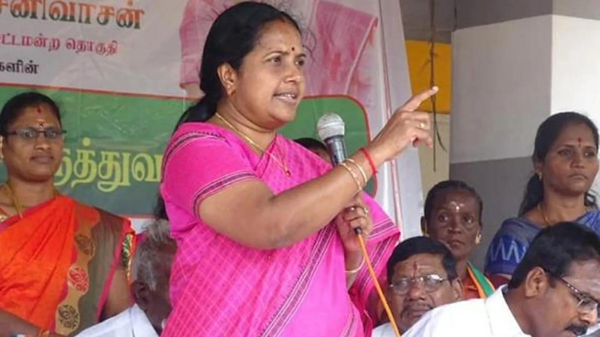'I Don't Know What World The chief Minister Is Living In' - Vanathi Srinivasan 