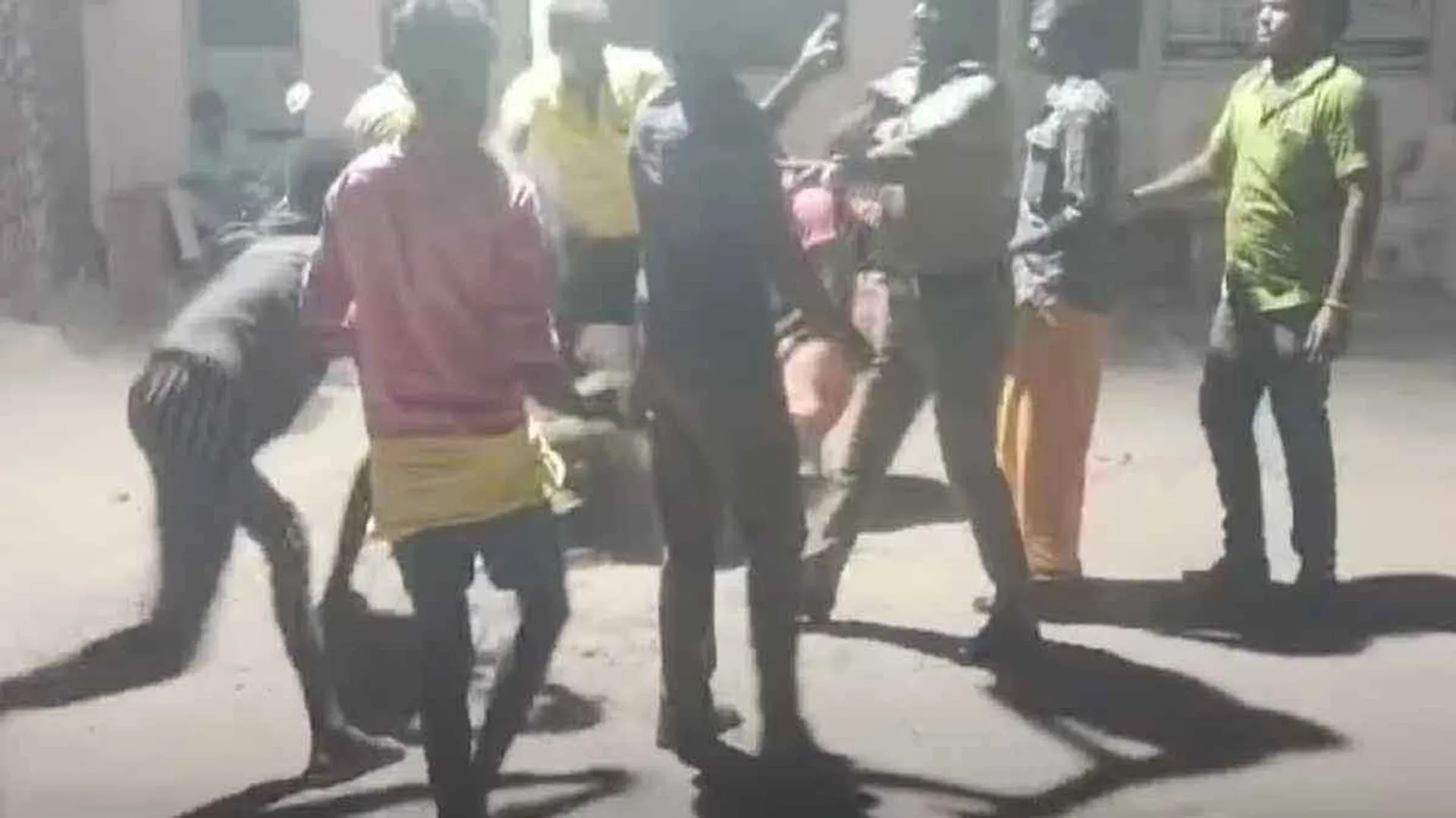 Intoxicated attack on police; Guntas on 6 people