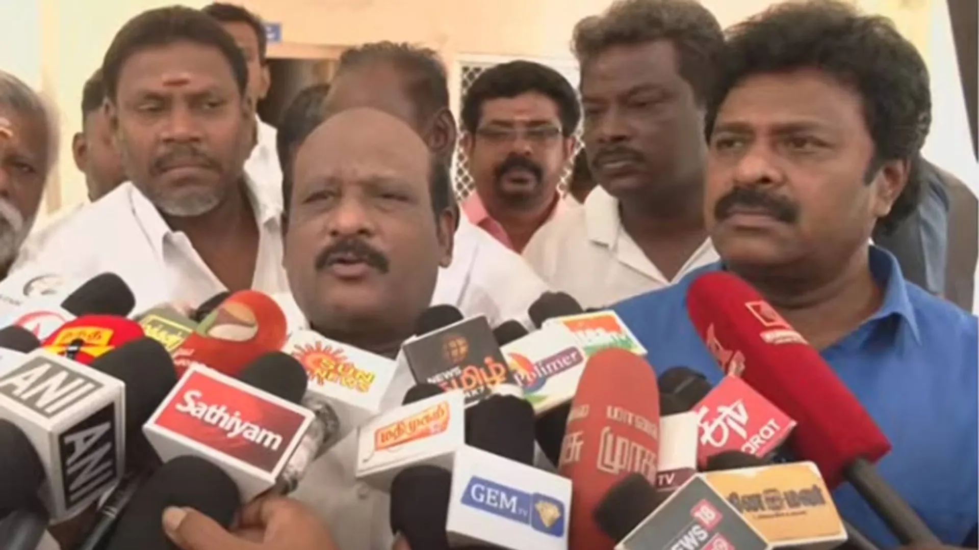 'Governor should stop doing politics'-Minister govi Chezhiyan