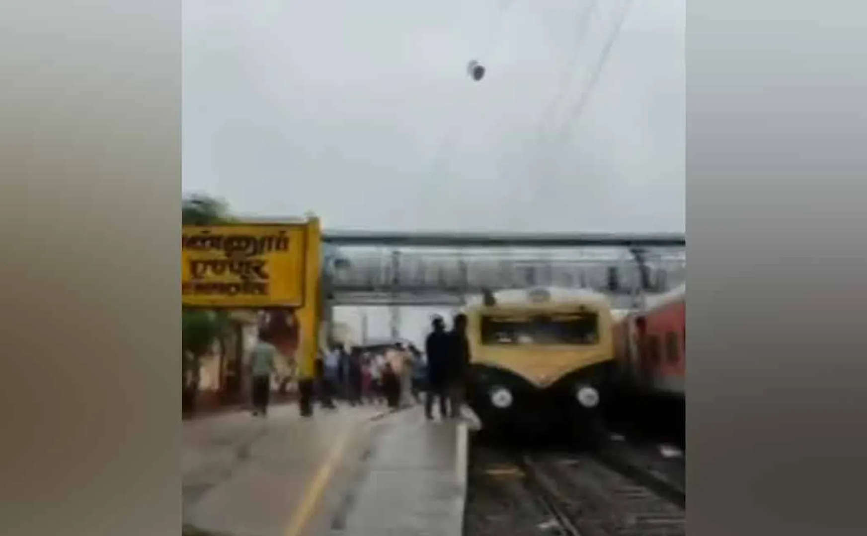 Train service affected between Chennai gummidipoondi Passenger distress