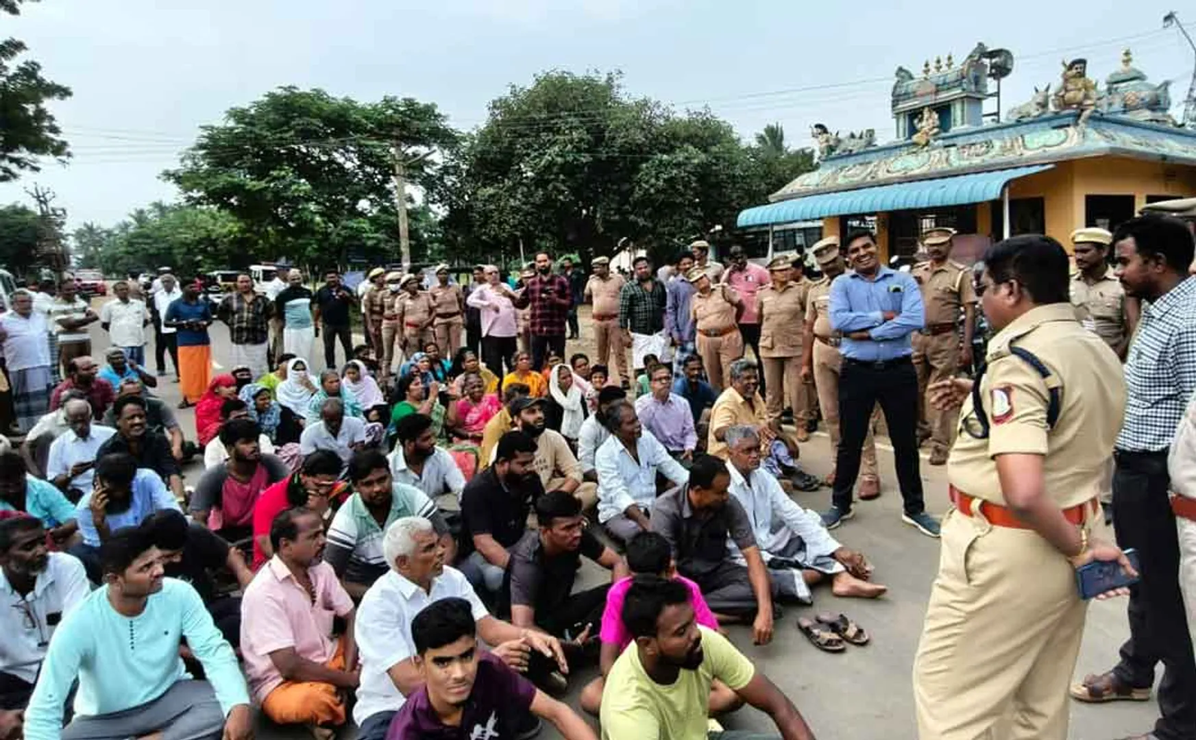 Public struggle against sudden road blockade today -