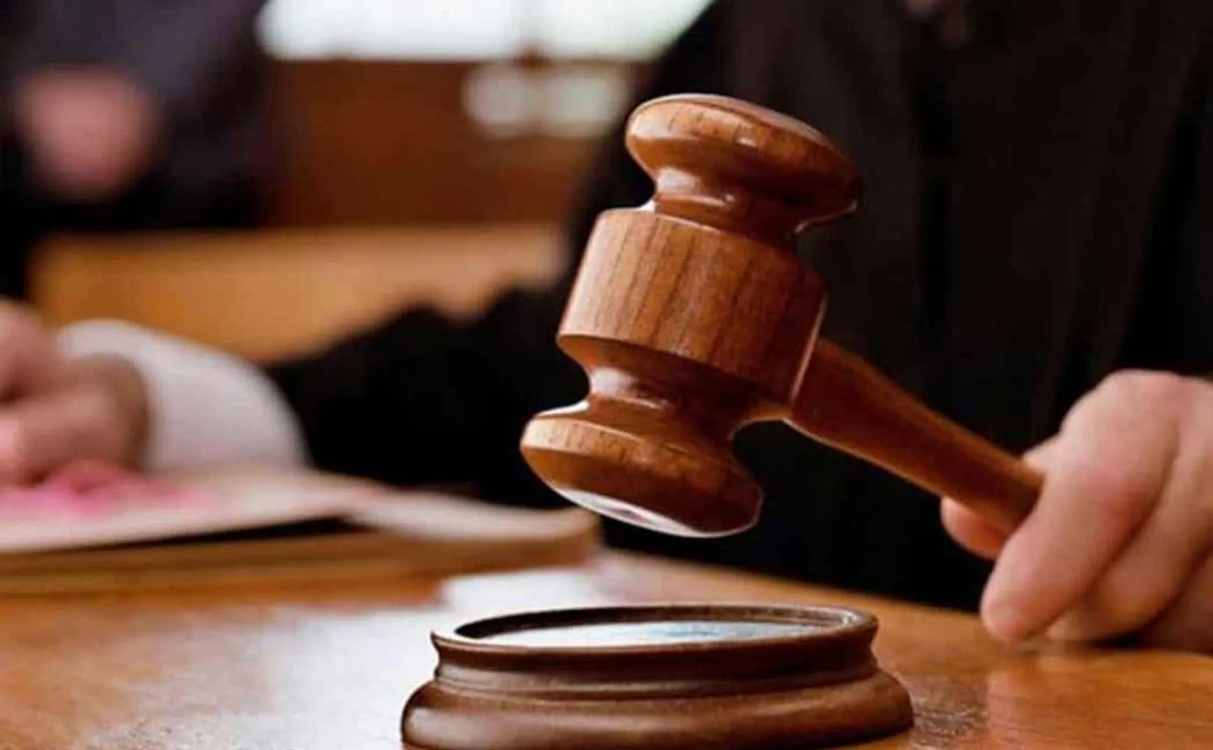 Prisoner throws slipper at judge