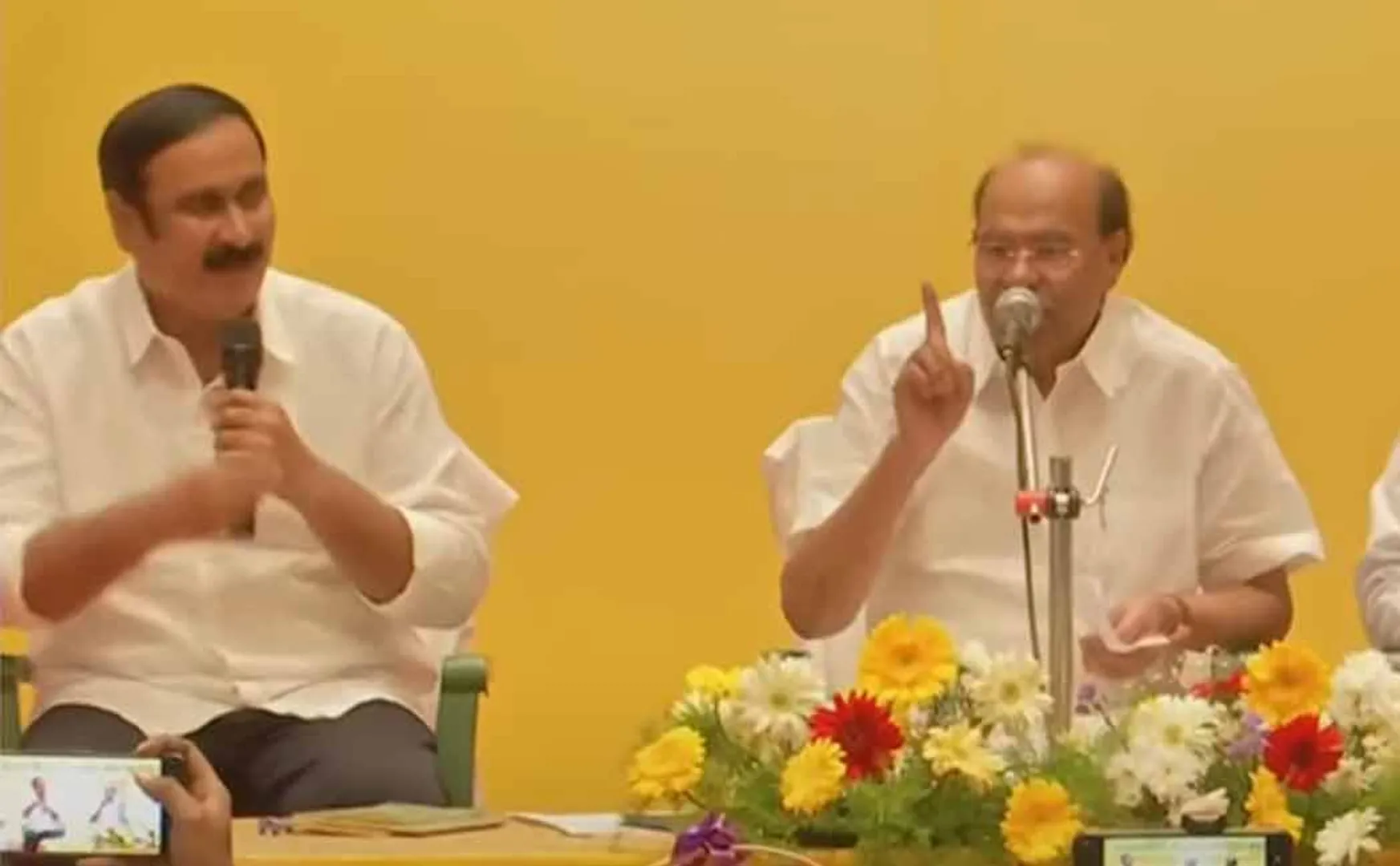 Argument between Ramadoss and Anbumani in PMK