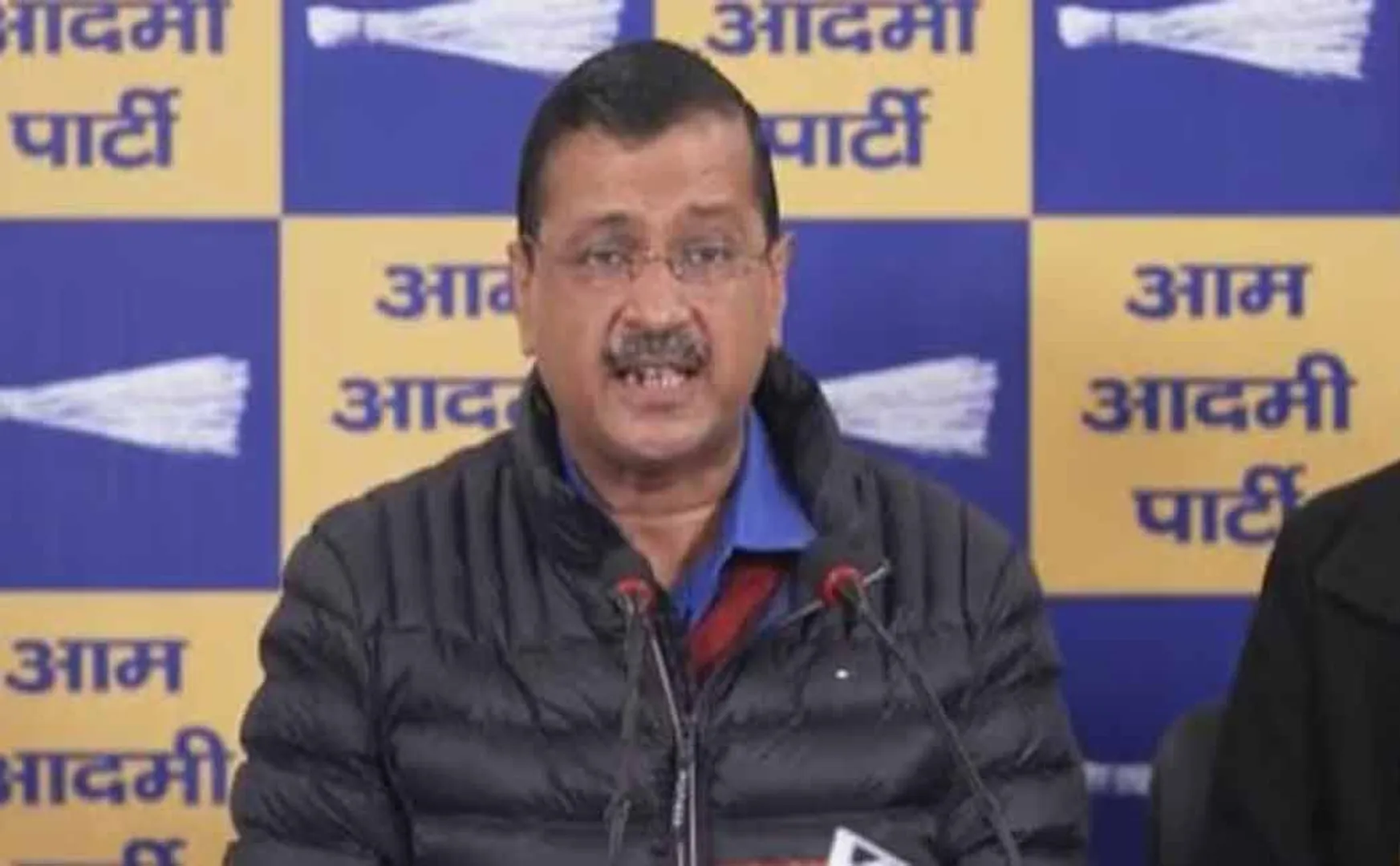 Arvind kejriwal criticized Congress and Bjp