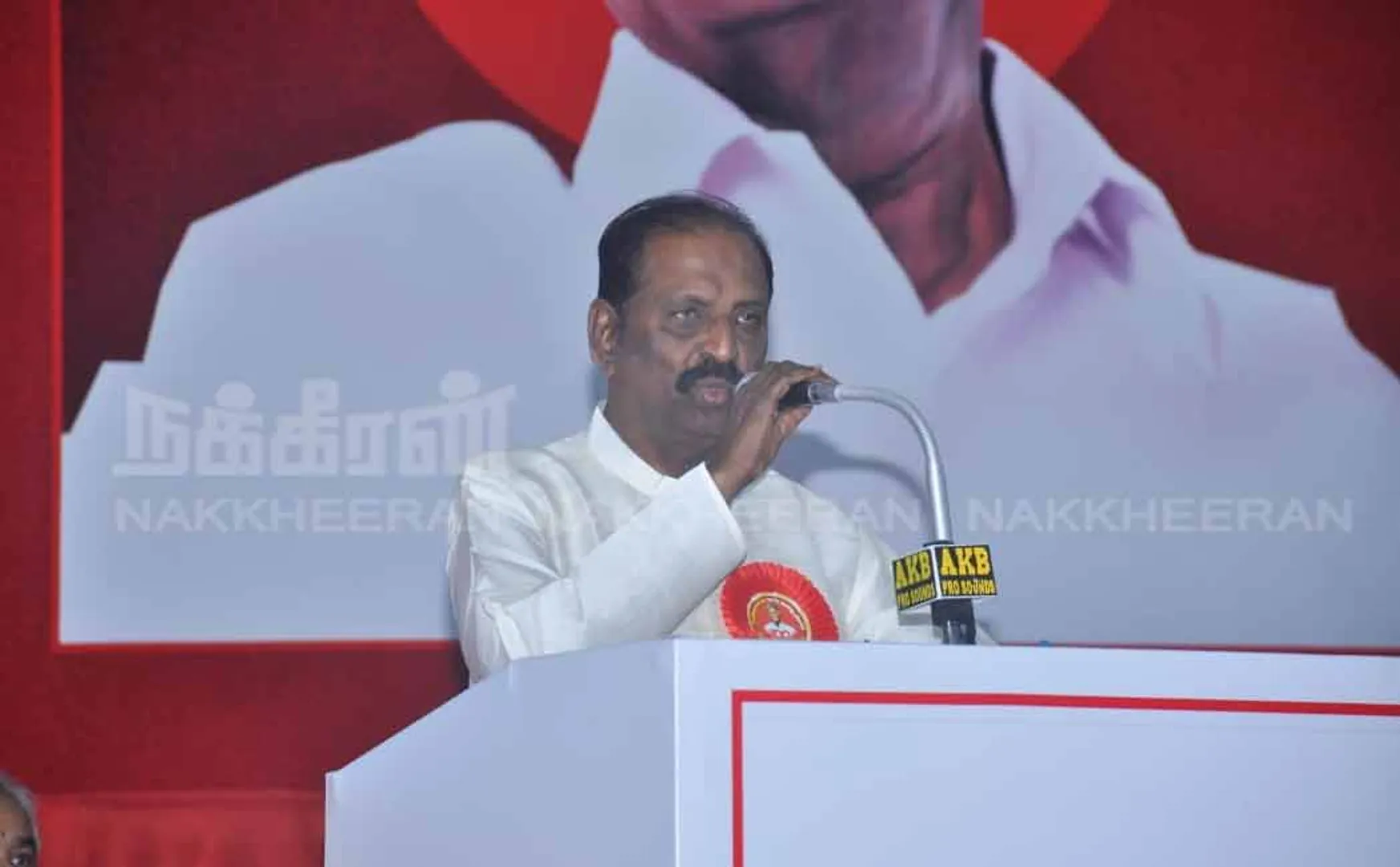 Vairamuthu speech He who forgets his sacrifice and pretends to be an average person 