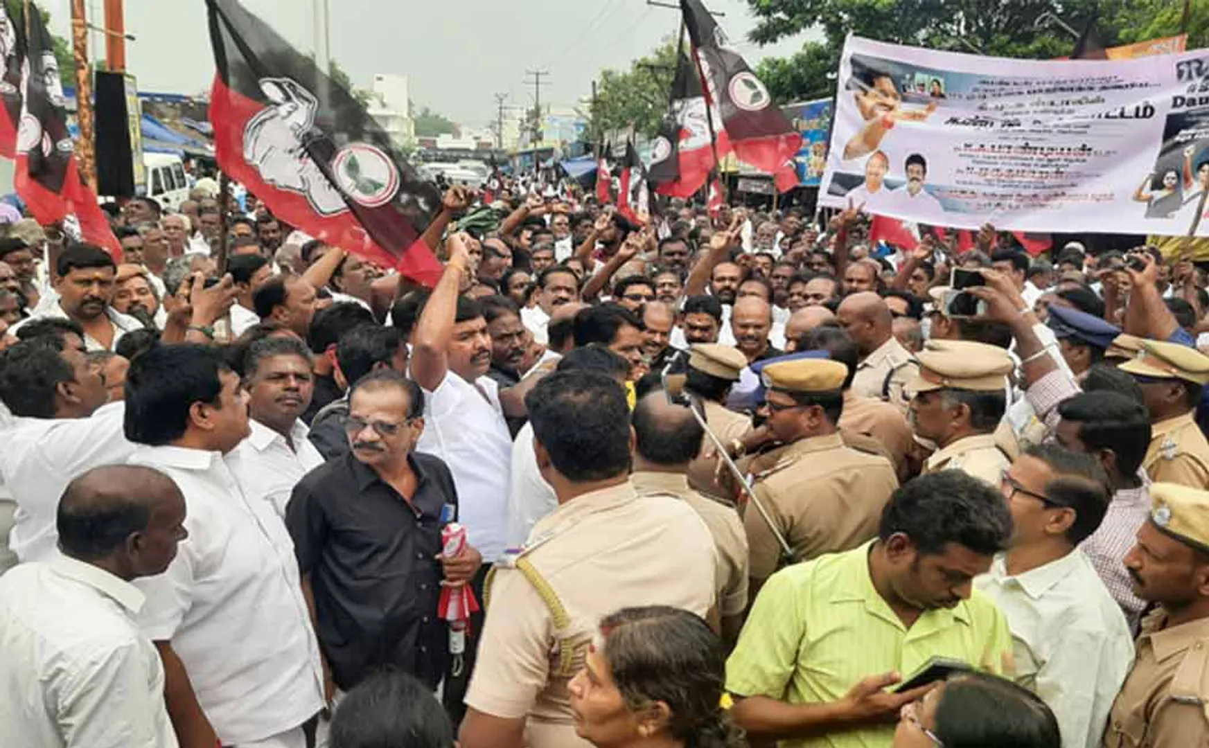 AIADMK members struggle over Anna University student issue