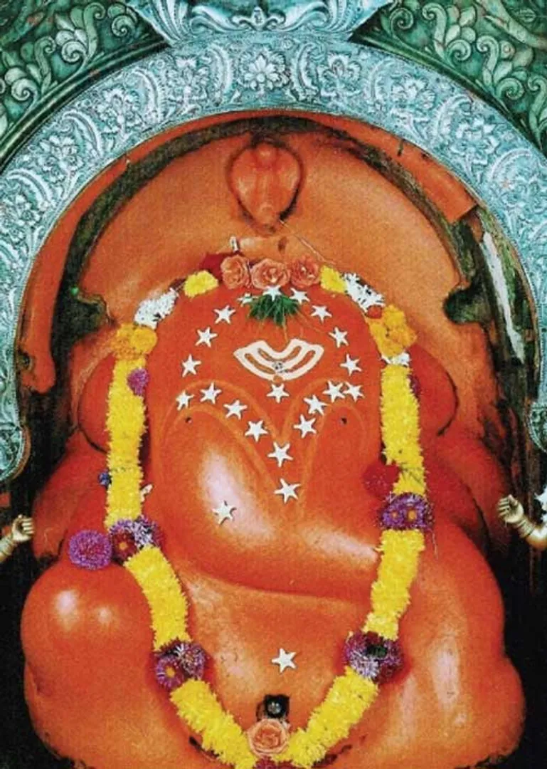 /idhalgal/om/lord-ganesha-also-blesses-child