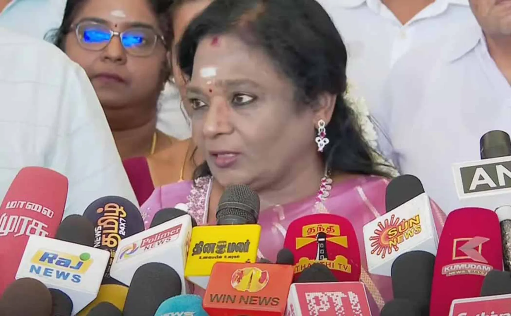 Tamilisai Soundararajan Questioned Is it separatism to give the national anthem a nod?