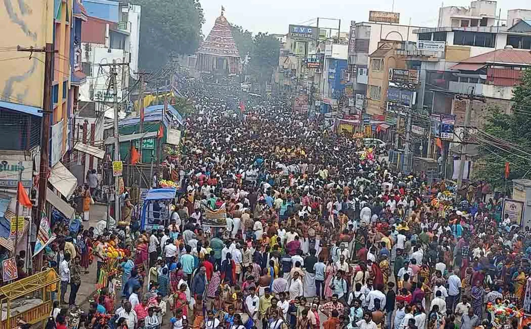 Thousands of devotees participate Arudra Darshan Festival chariot procession 