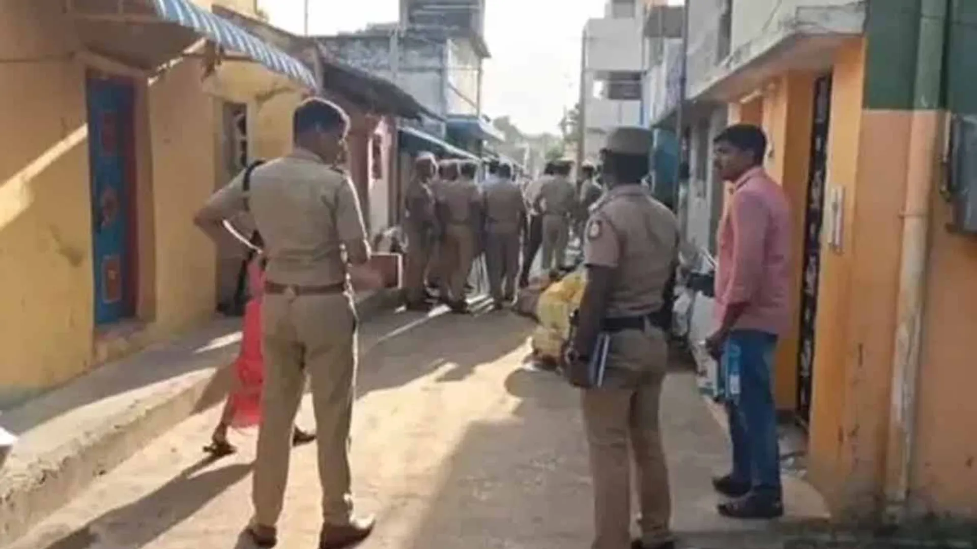 Ganja-intoxicated 6 people slashed with sickle-horror in Thiruvallur