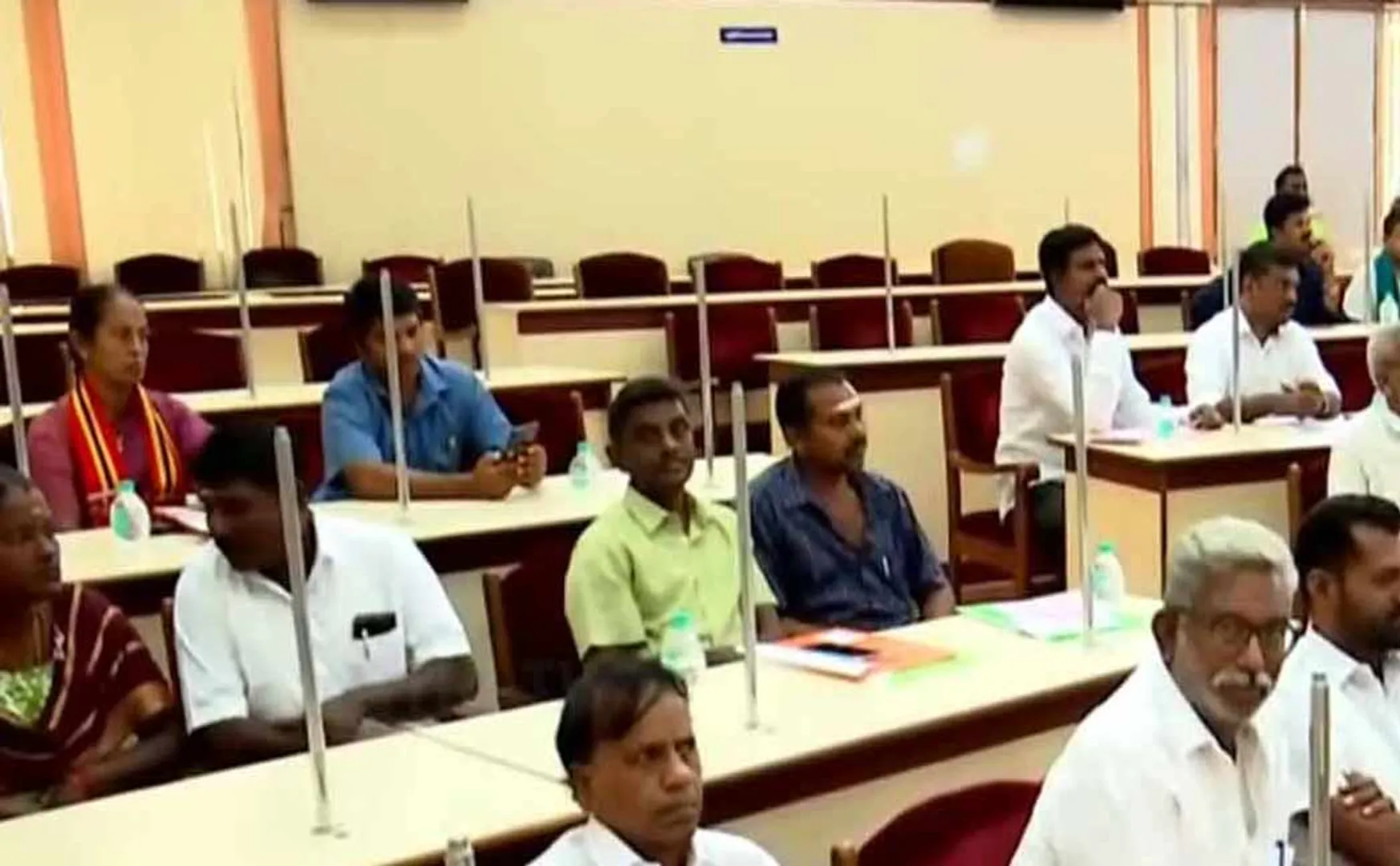  How many people compete? at Erode East by-election