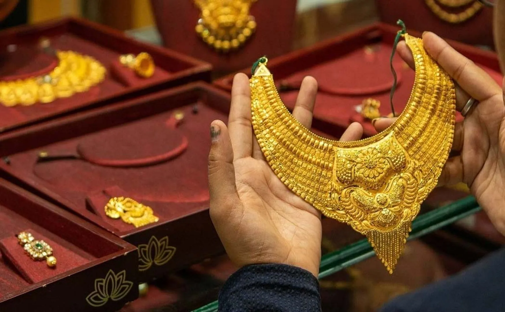 Gold prices hit record highs