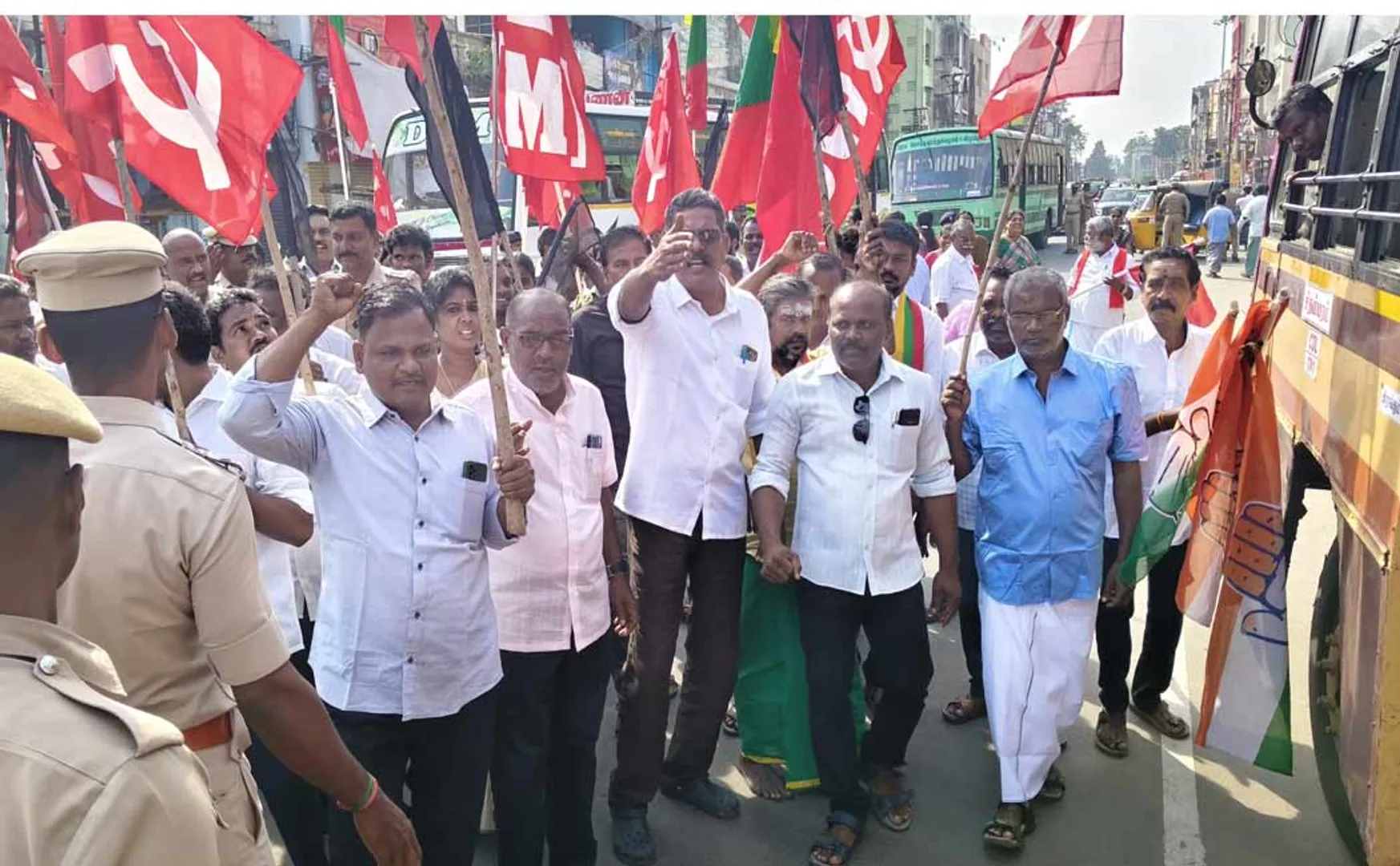 India Alliance Party members arrested for struggle against Tamil Nadu Governor in chidambaram