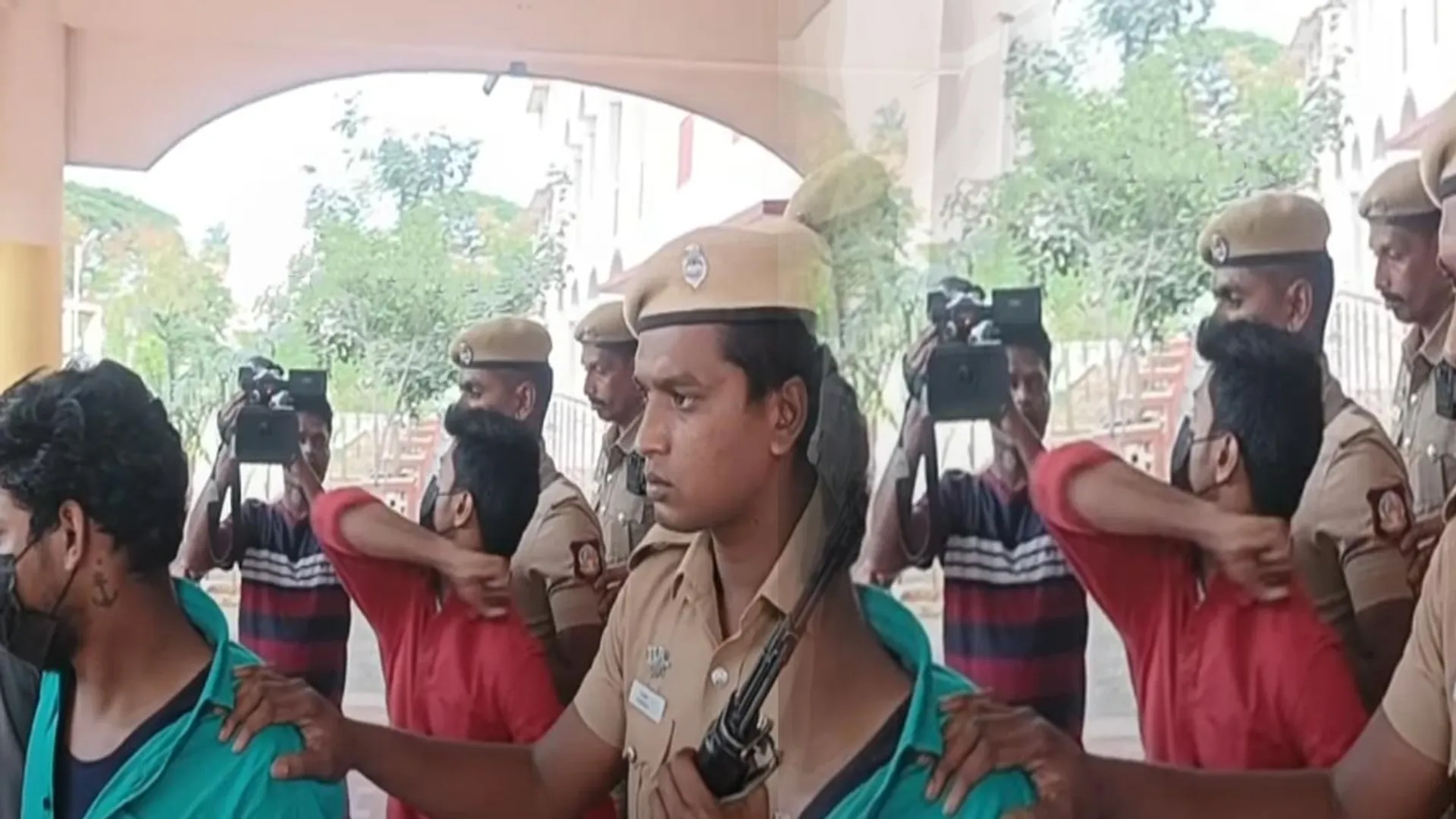Gangster offender who assaulted journalists; Confusion in the court premises