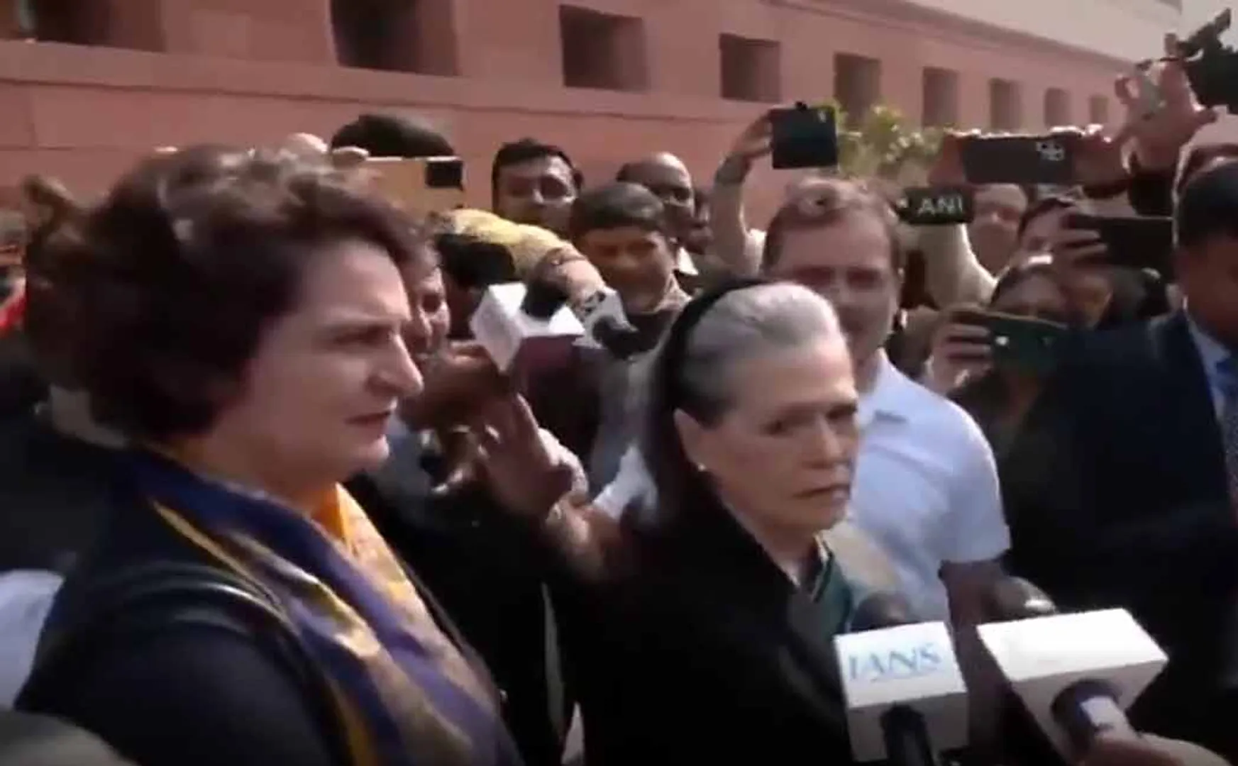 BJP demands an apology for Sonia Gandhi's comments on the President's speech