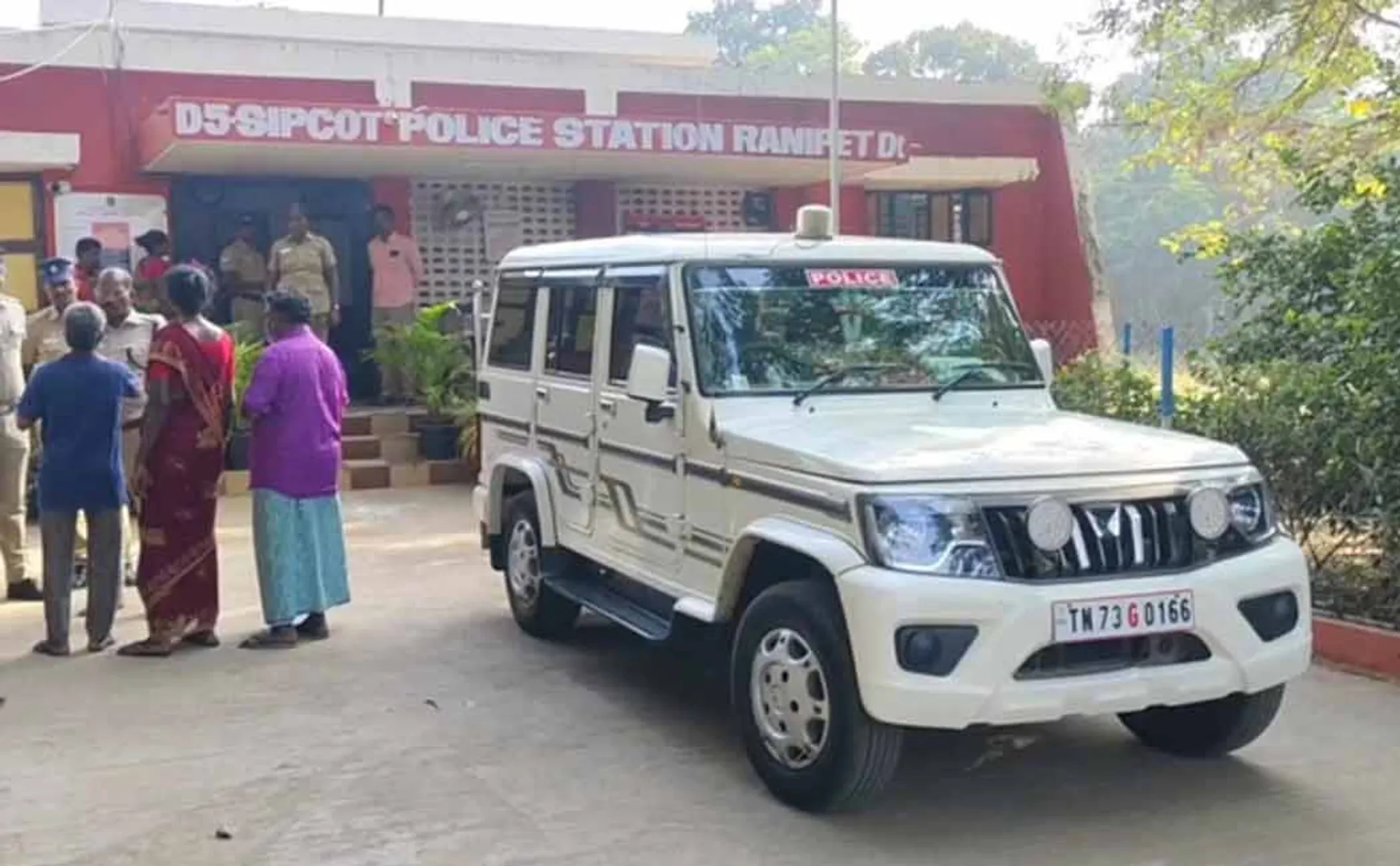 Petrol thrown at police station in the middle of the night