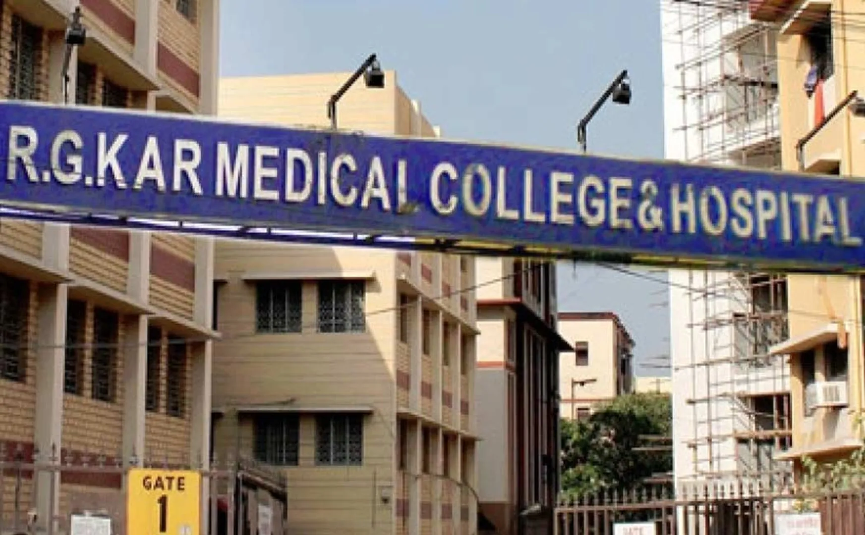 Kolkata's RG Kar Medical College Student Found  At Her Home