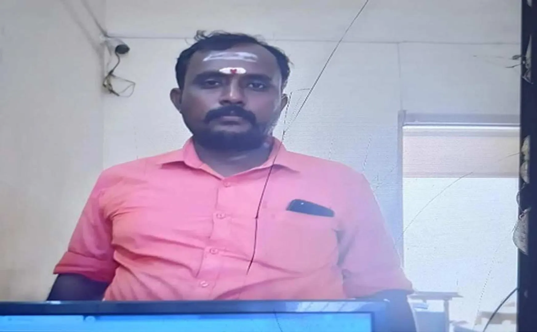 The lorry driver incident in front of the police in thoothukudi