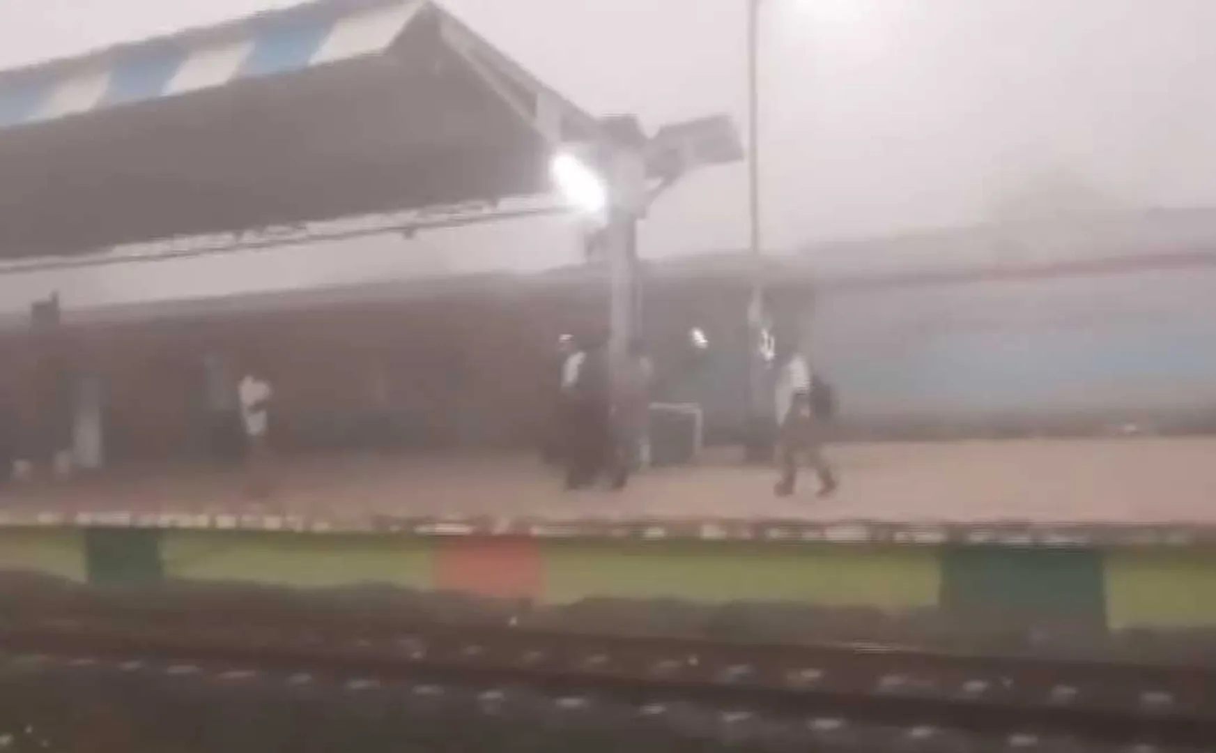 Heavy fog in Chennai Train air services affected