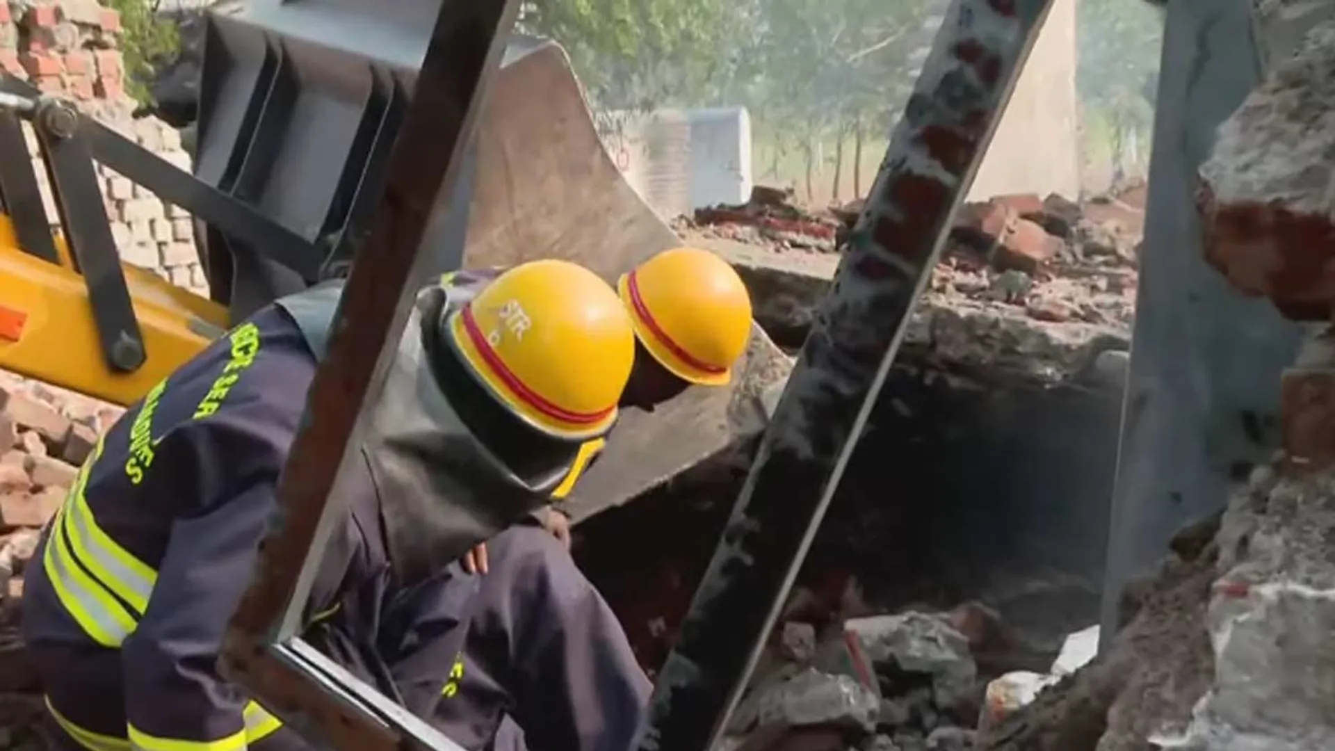 Virudhunagar firecracker factory accident; The work to recover the body trapped in the rubble is intense