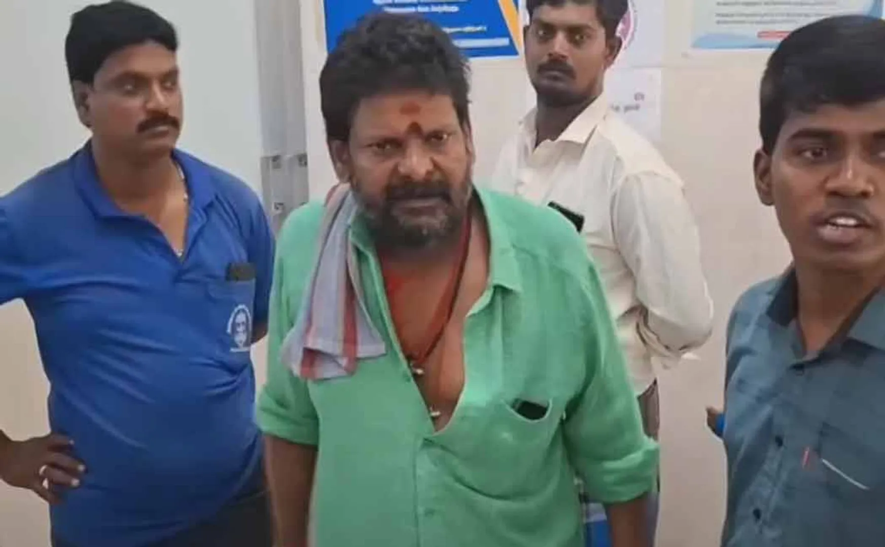 actor Karupu alleges There are no doctors in the govt hospital
