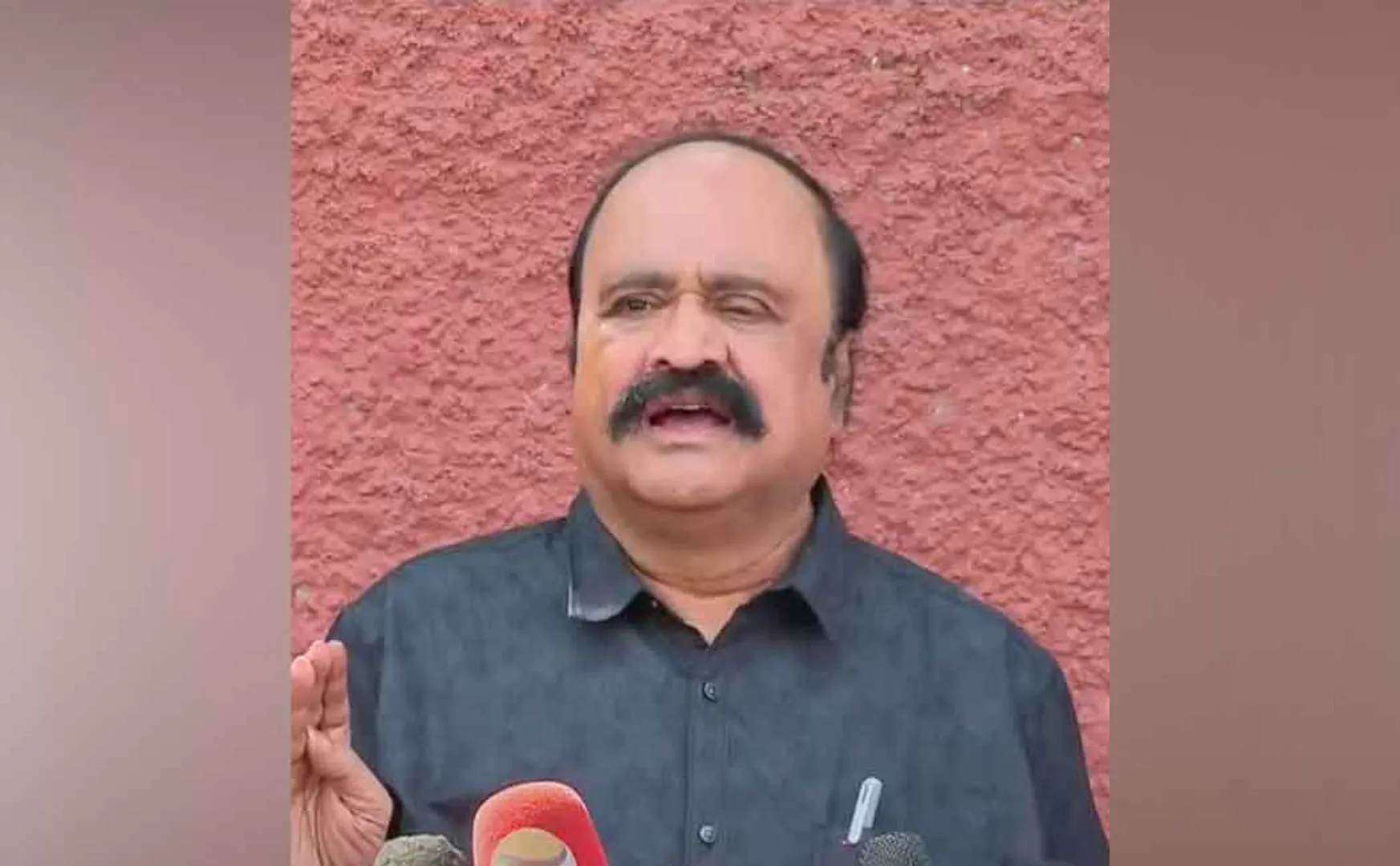 PUGALENTHI Obsession edappadi Palanisamy should not have a double leaf symbol