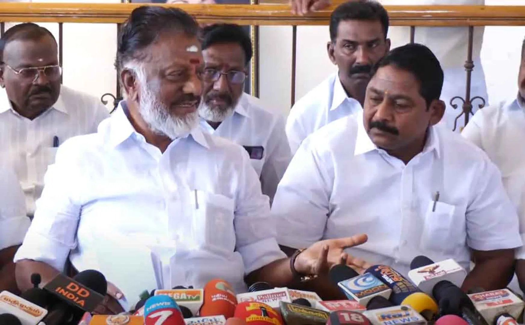 Sengottaiyan is the one who thinks that AIADMK should be united OPS Interview