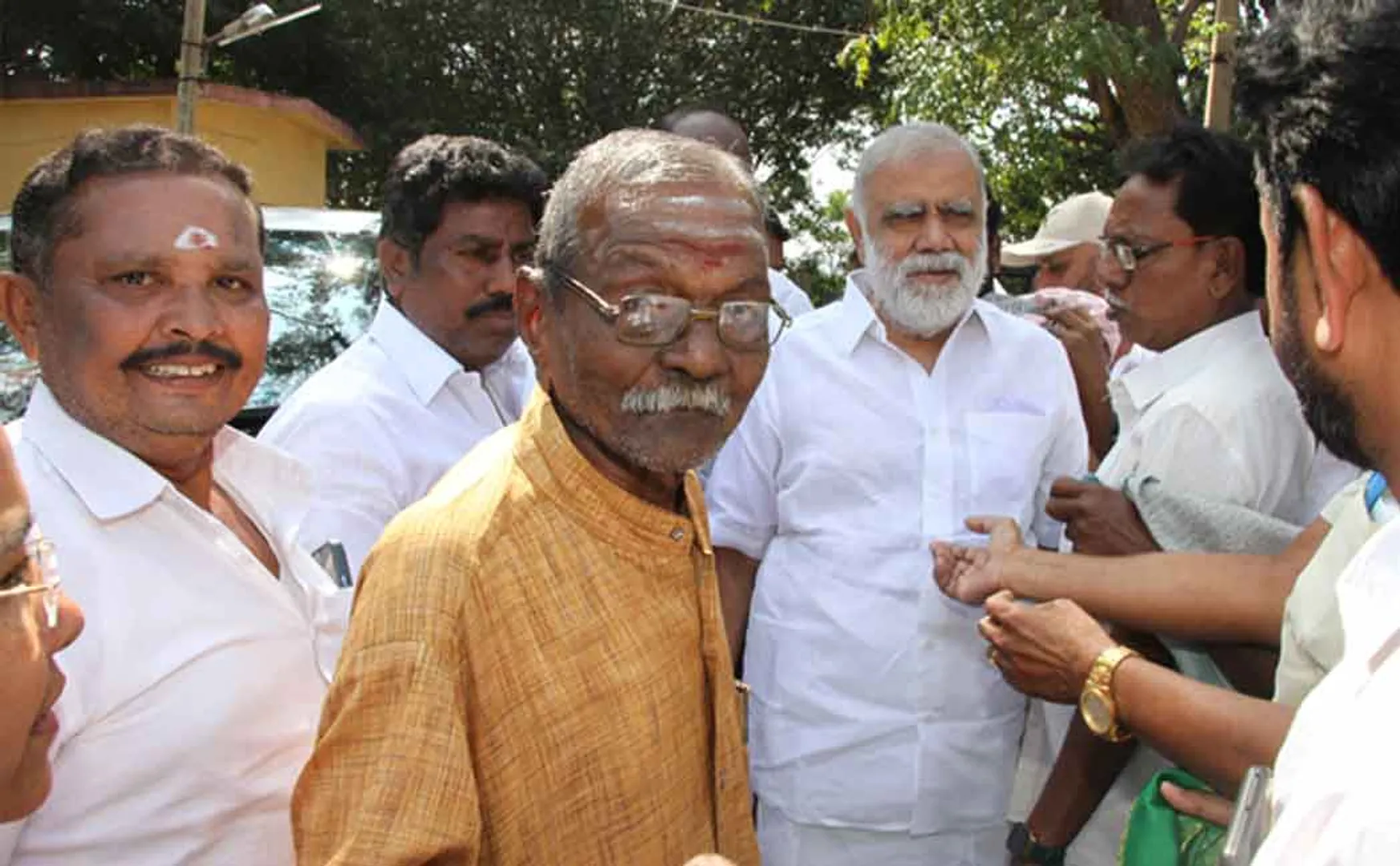 96-year-old Congress martyr makes tearful plea
