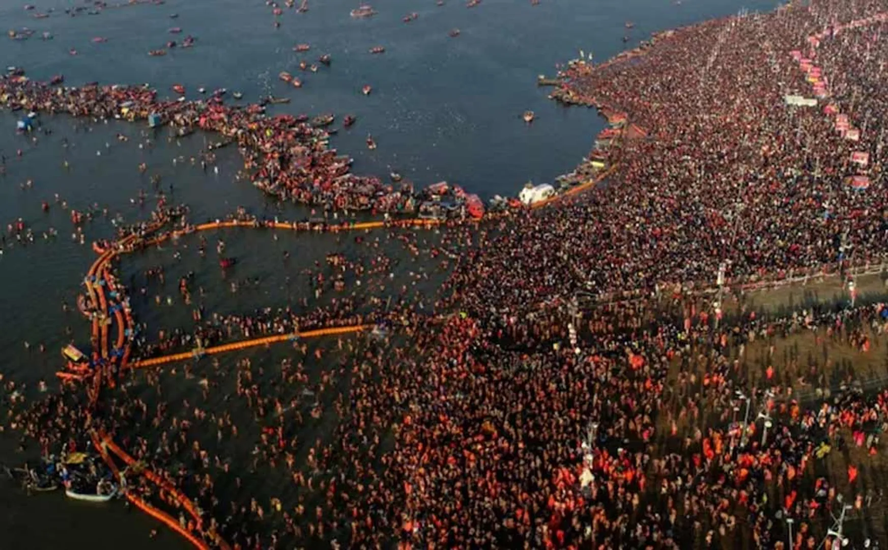 10 devotees hit in car-bus collision on highway in Prayagraj for attend kumbh mela