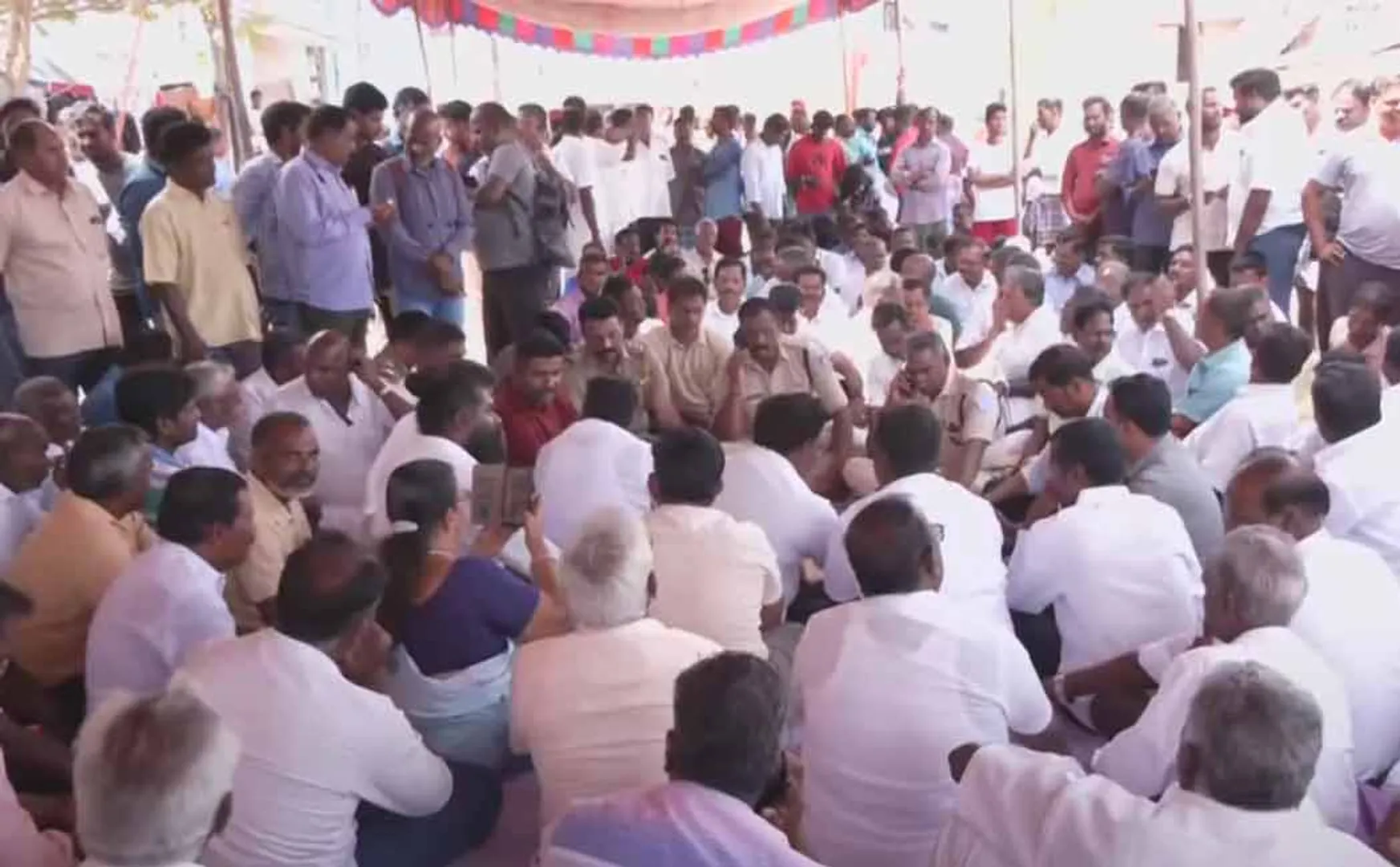 puducherry school girl issue 18 fishing villagers gathered together