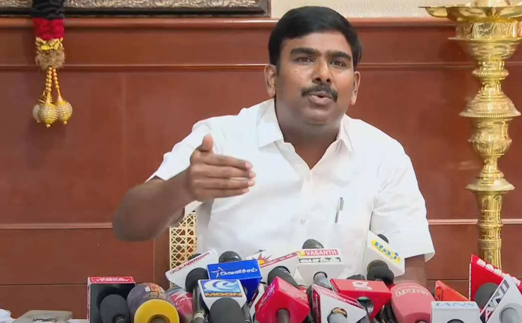 Tamilan Prasanna says The BJP govt aim is to bring in the Varnashrama system of governance