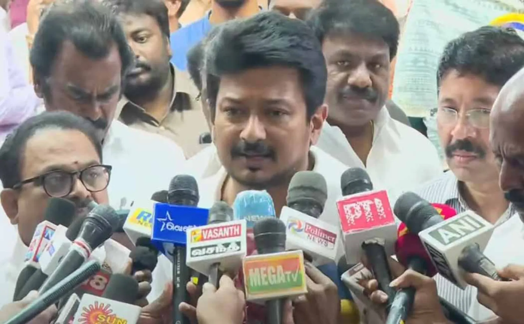Dy CM challenge to Tell come to Anna road side