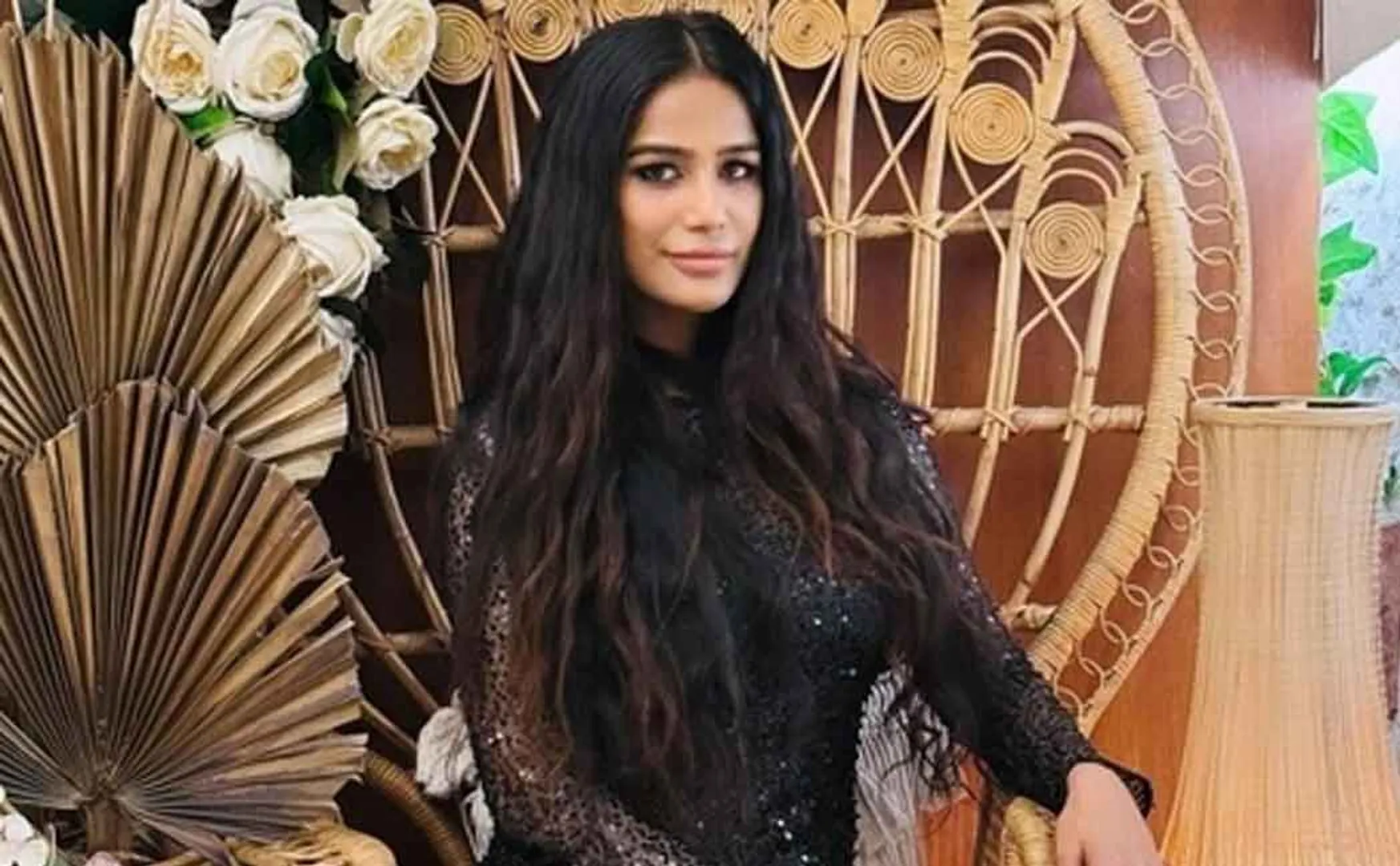 fan mis behavioured to poonam pandey