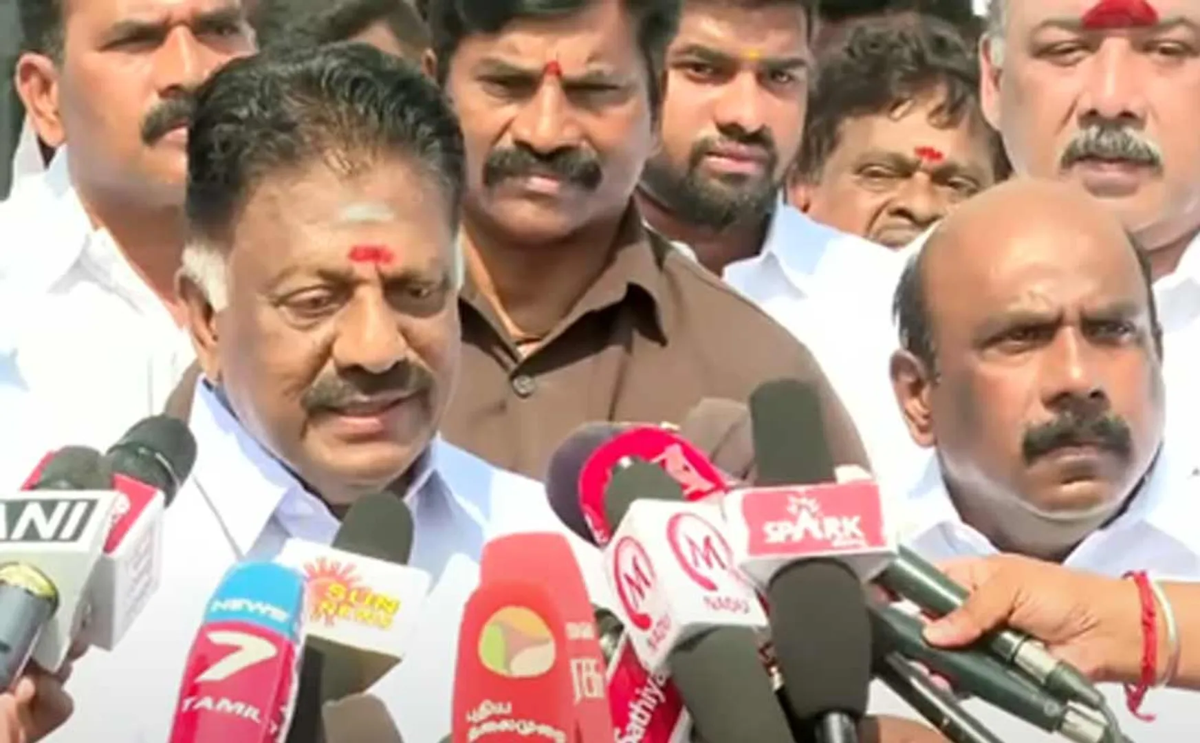 ops speech at jayalalitha birth anniversary and criticize eps