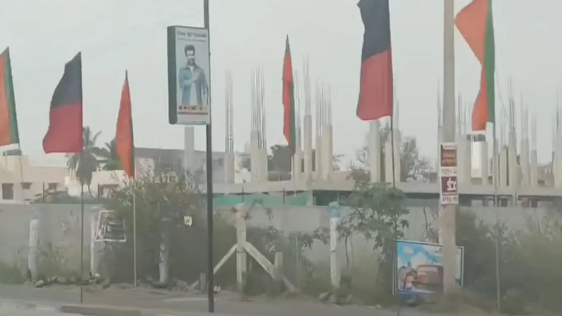  DMK, BJP welcome by competing