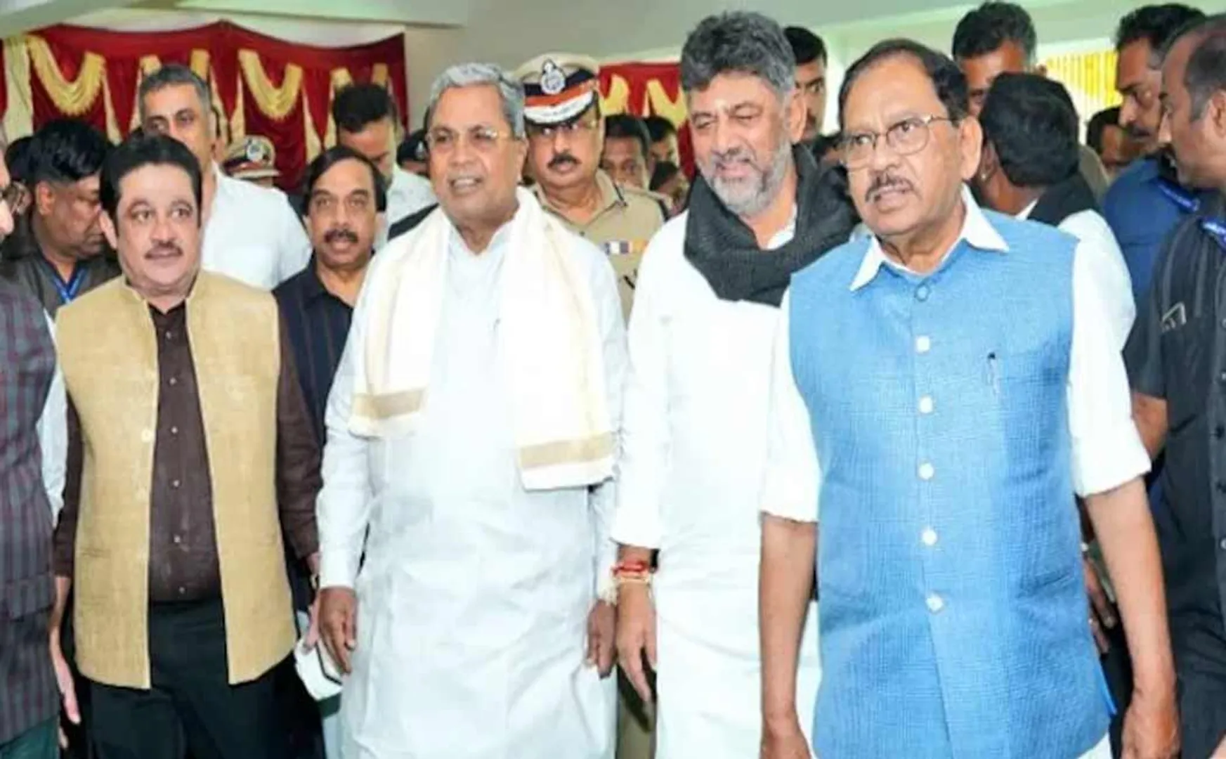  Minister warns for support Siddaramaiah at Power struggle in Karnataka Congress