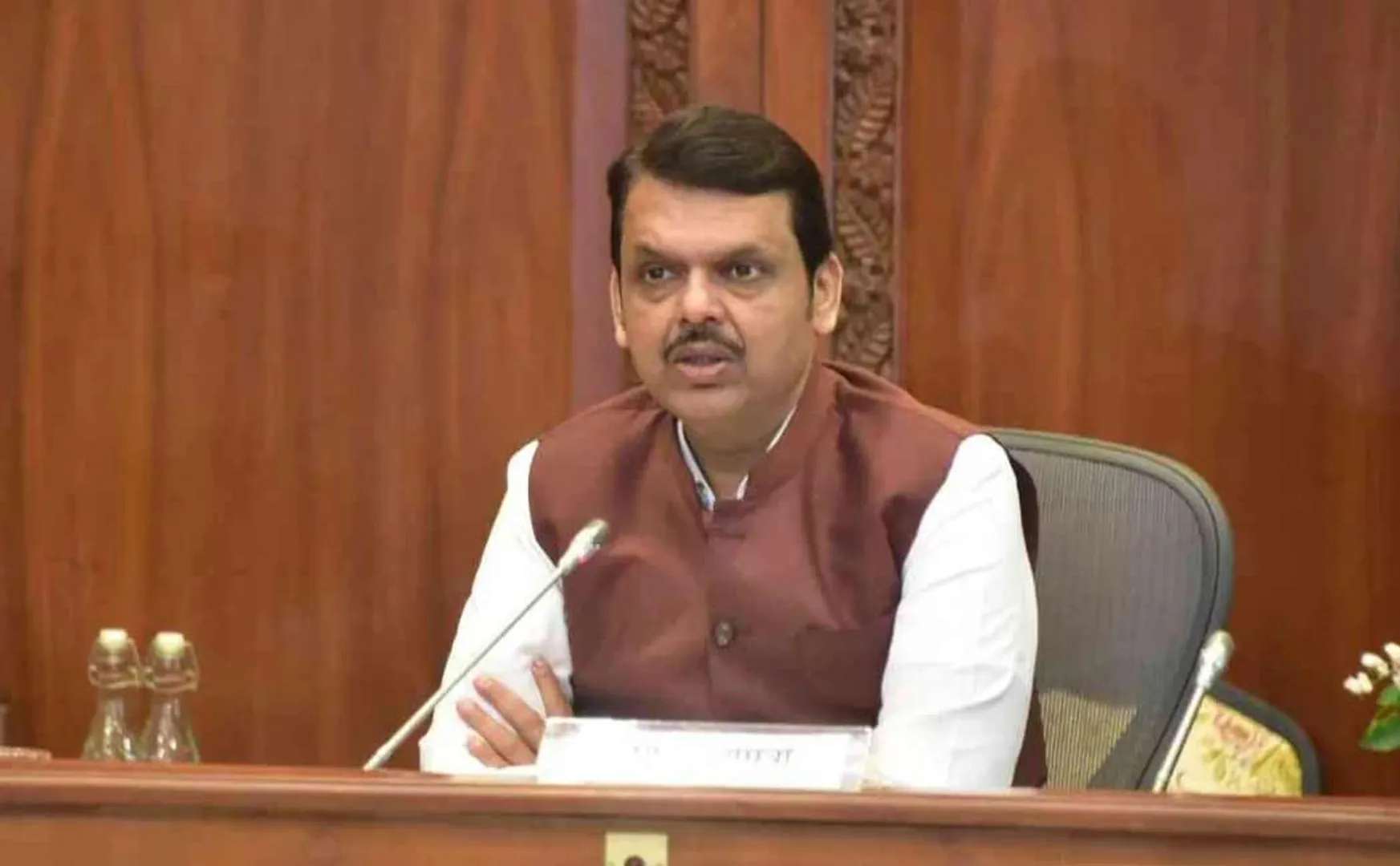 mumbai police get threat from Pakistani number against Devendra Fadnavis