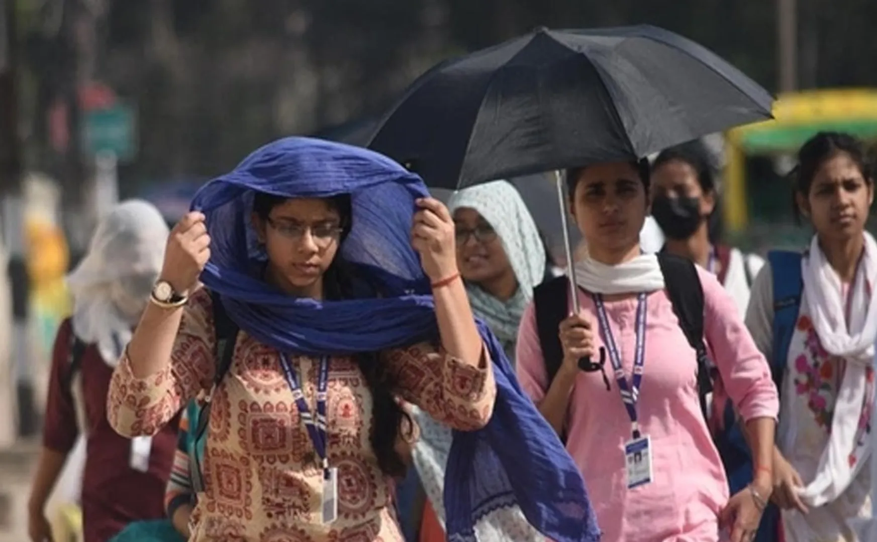 Karnataka alert, asks people to not step out of home for summer heat 