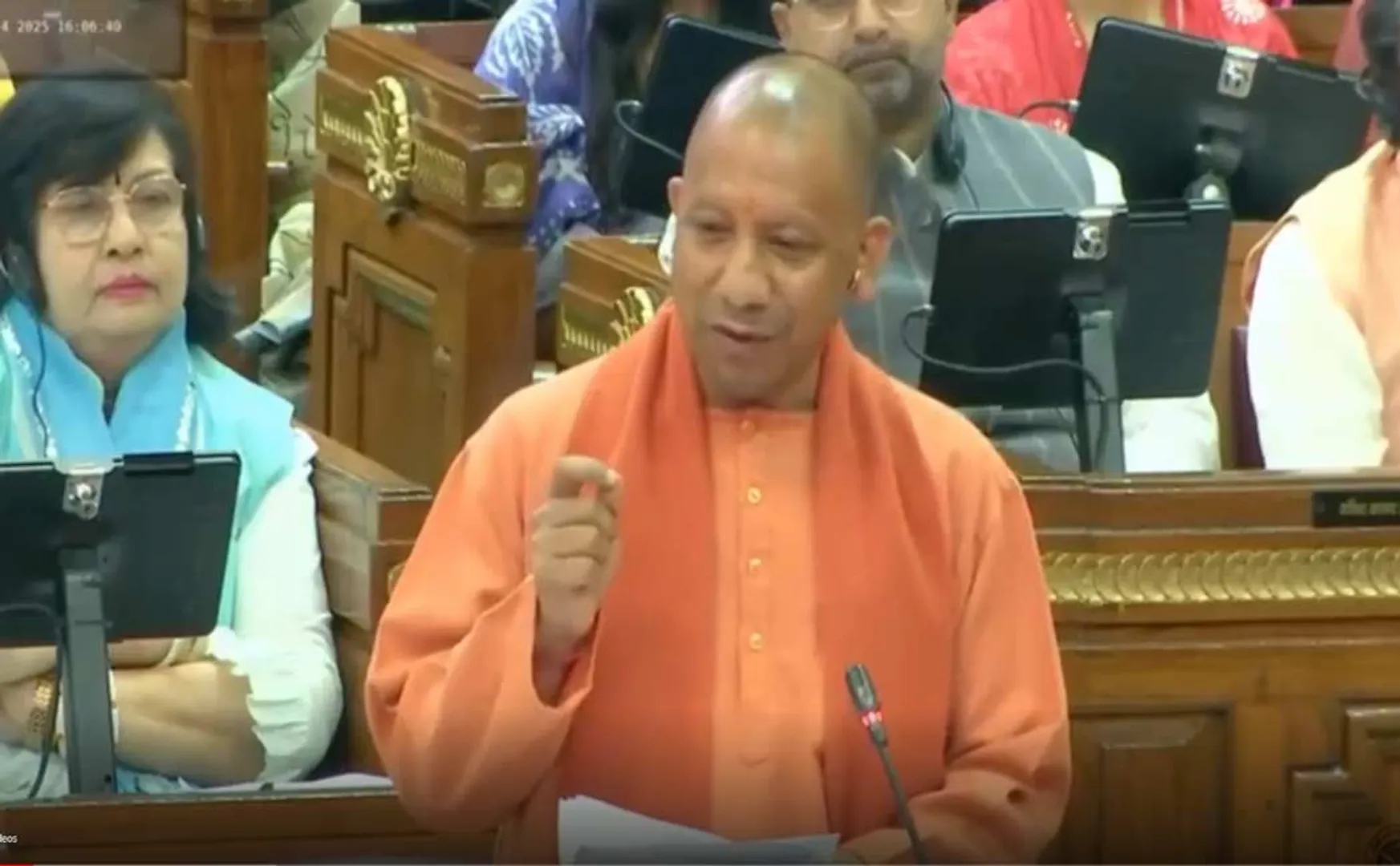  Yogi Adityanath explains The boatman who earned Rs. 30 crores at the Kumbh Mela