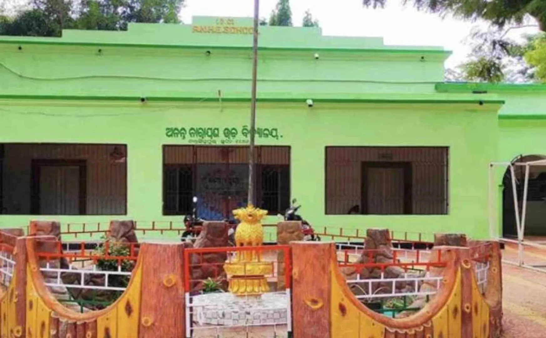 Odisha  BJP government orders school buildings to be painted saffron