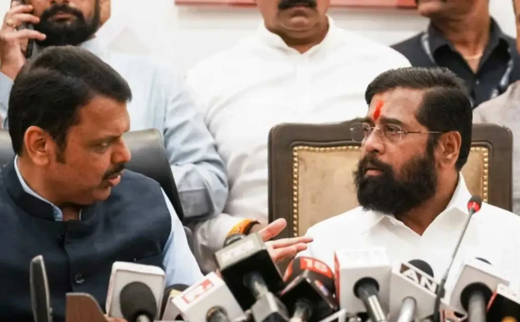 Devendra Fadnavis to sideline Eknath Shinde and Increasing conflict in the alliance in maharashtra