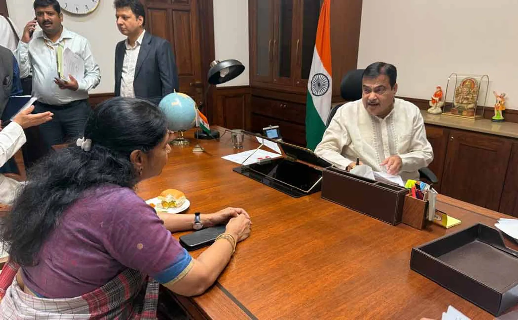 Kanimozhi MP has a surprise meeting with the Union Minister 