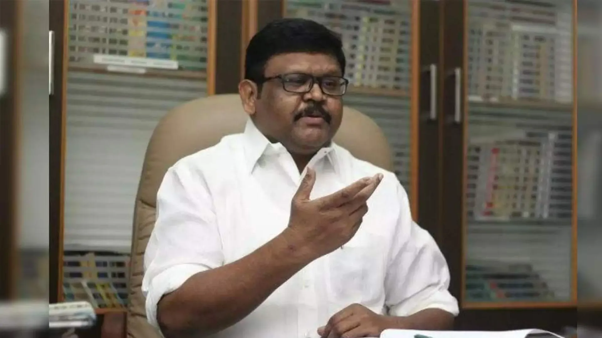 'What Sengottaiyan is doing is indecent' - Vaigai Selvan attacks