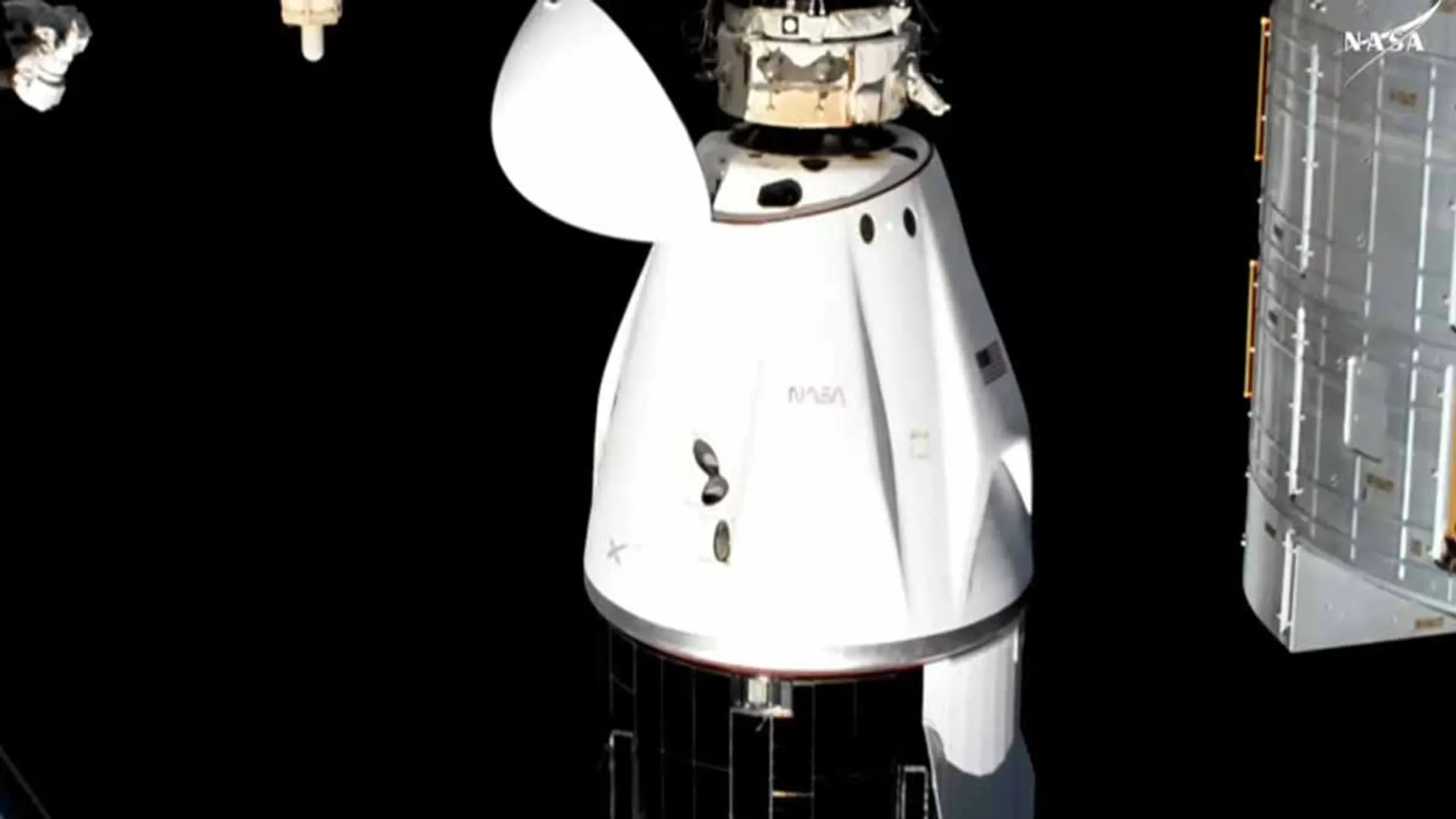 The 'Crew', which was docked and docked, began its journey to observe the world.