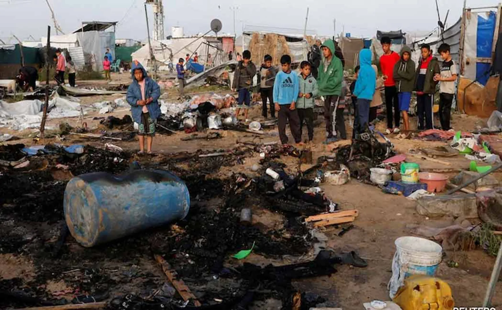 Israel violates ceasefire and 200 people including children hit in Gaza